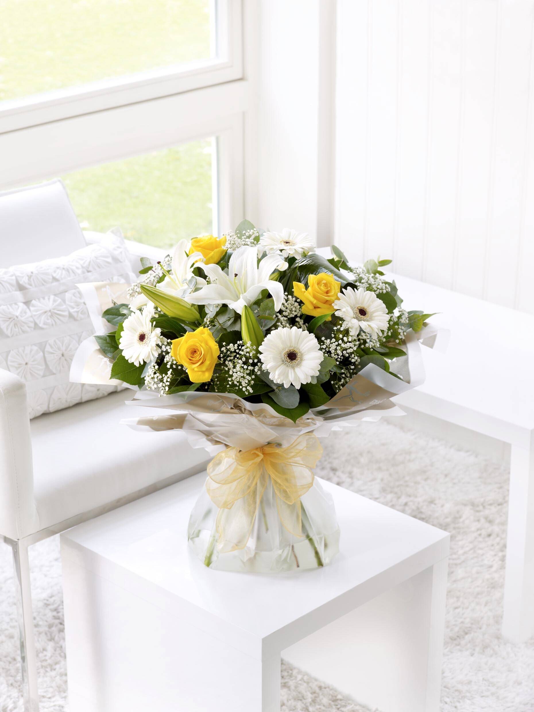 Blume, Blumen-Arrangement, Blumenstrauß, Pflanze, Gänseblümchen, Blume, Blumen-Arrangement, Blumenstrauß, Pflanze, Gänseblümchen, Blume, Blumen-Arrangement, Blumenstrauß, Pflanze, Gänseblümchen, blumen, Blumenstrauß, gelbe rosen, weiße lilies, glasvase