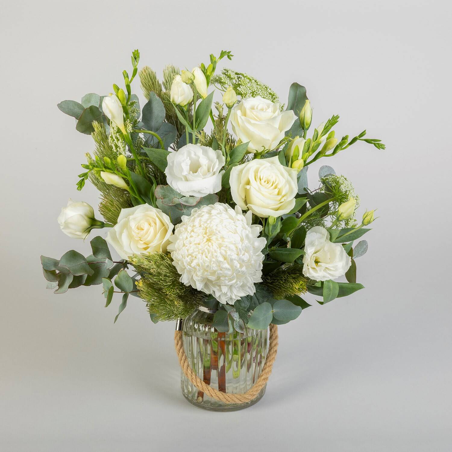 Blume, Blumen-Arrangement, Blumenstrauß, Florales Design, Rose, Blume, Blumen-Arrangement, Blumenstrauß, Florales Design, Rose, Blume, Blumen-Arrangement, Blumenstrauß, Florales Design, Rose, Blumenstrauß, weiße Rosen, Pfingstrose, Grünwerk, Glasvase