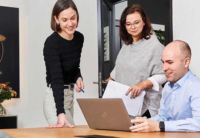 Büro mit Mitarbeiter/innen