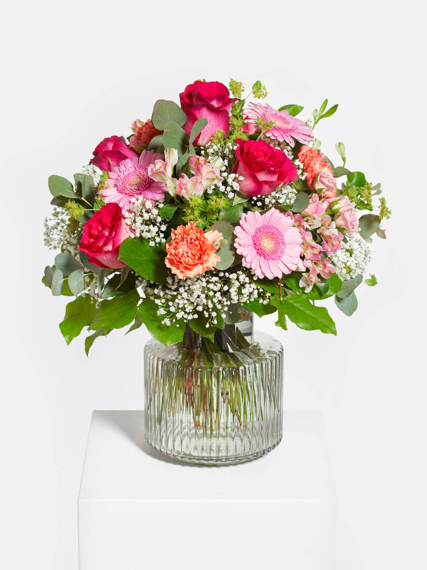 Flying Heart - Main Colors: APRICOT, PINK, ROSE - Main Flowers: ALSTROEMERIA, CARNATIONS, GERBERA, ROSES