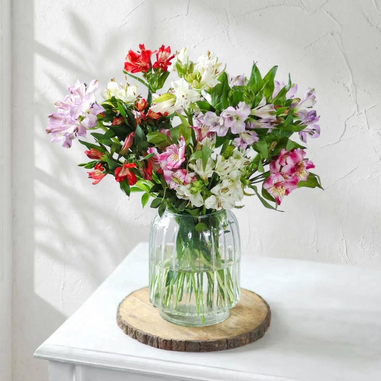 Blumenstrauß, frische Blumen, Glasvase, Alstroemerien, bunte Blumen, Blumen, Blumenstrauß, Alstroemerie, Glasvase, bunt, Blumenstrauß, Alstroemerien, Glasvase, frische Blumen, bunt gemischt