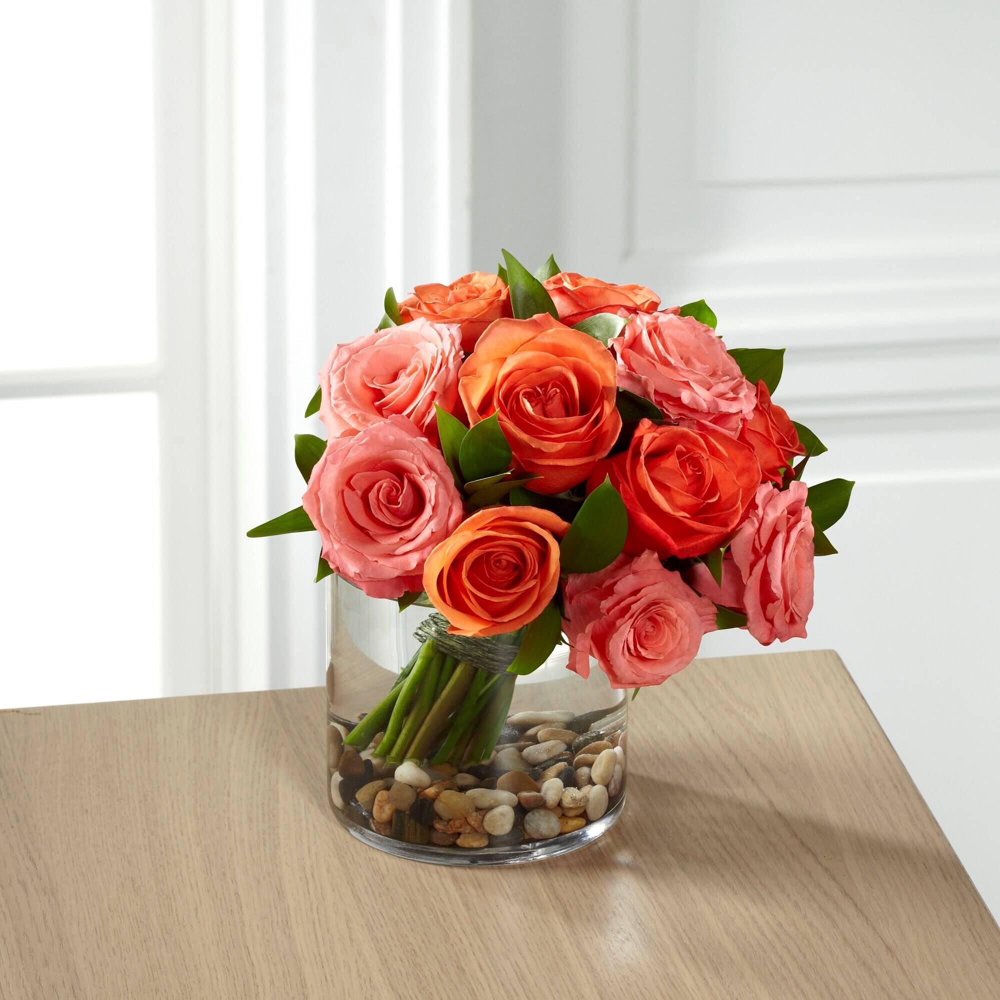 Blume, Blumen-Arrangement, Blumenstrauß, Rose, Florales Design, Blume, Blumen-Arrangement, Blumenstrauß, Rose, Florales Design, Blume, Blumen-Arrangement, Blumenstrauß, Rose, Florales Design, Blumenstrauß, Rosen, Glasvase, Steine, Pink Orange