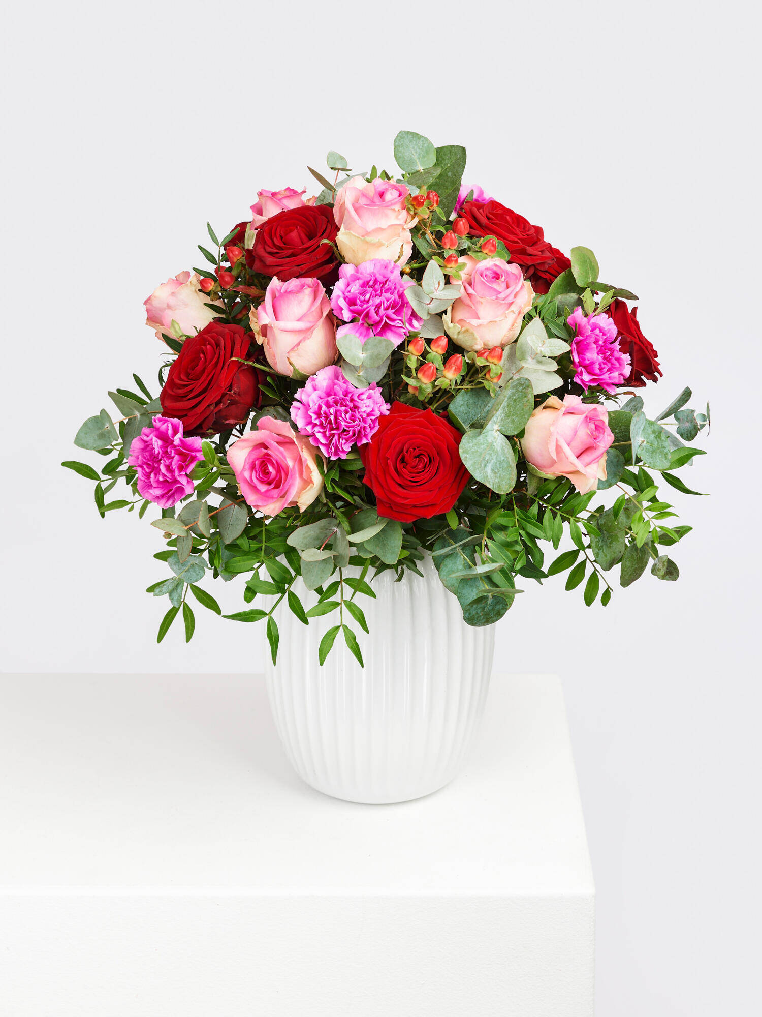 Love on Distance - Main Colors: PINK, RED, ROSE - Main Flowers: CARNATIONS, ROSES