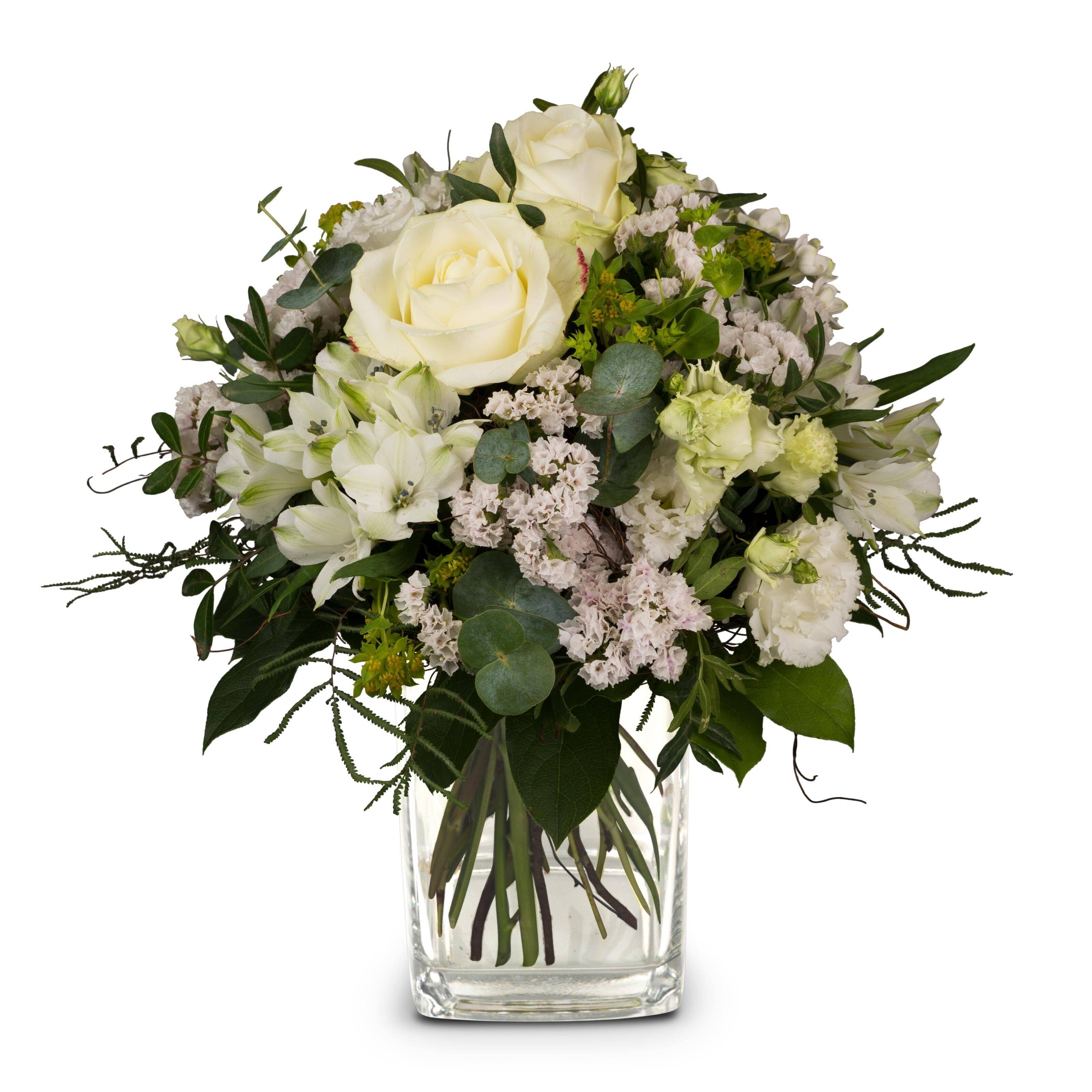 blumen, Bouquet, weiße Rosen, Glasvase, Grünzeug, Blumenstrauß, Blumen, weiße Rosen, Glasvase, Grünblätter, Blumenbouquet, weiße Rosen, cremefarbene Blüten, Glasvasen, Grünzeug, Blumenstrauß, weiße Rosen, cremig weiß, Grünes Laub, Glasvasen