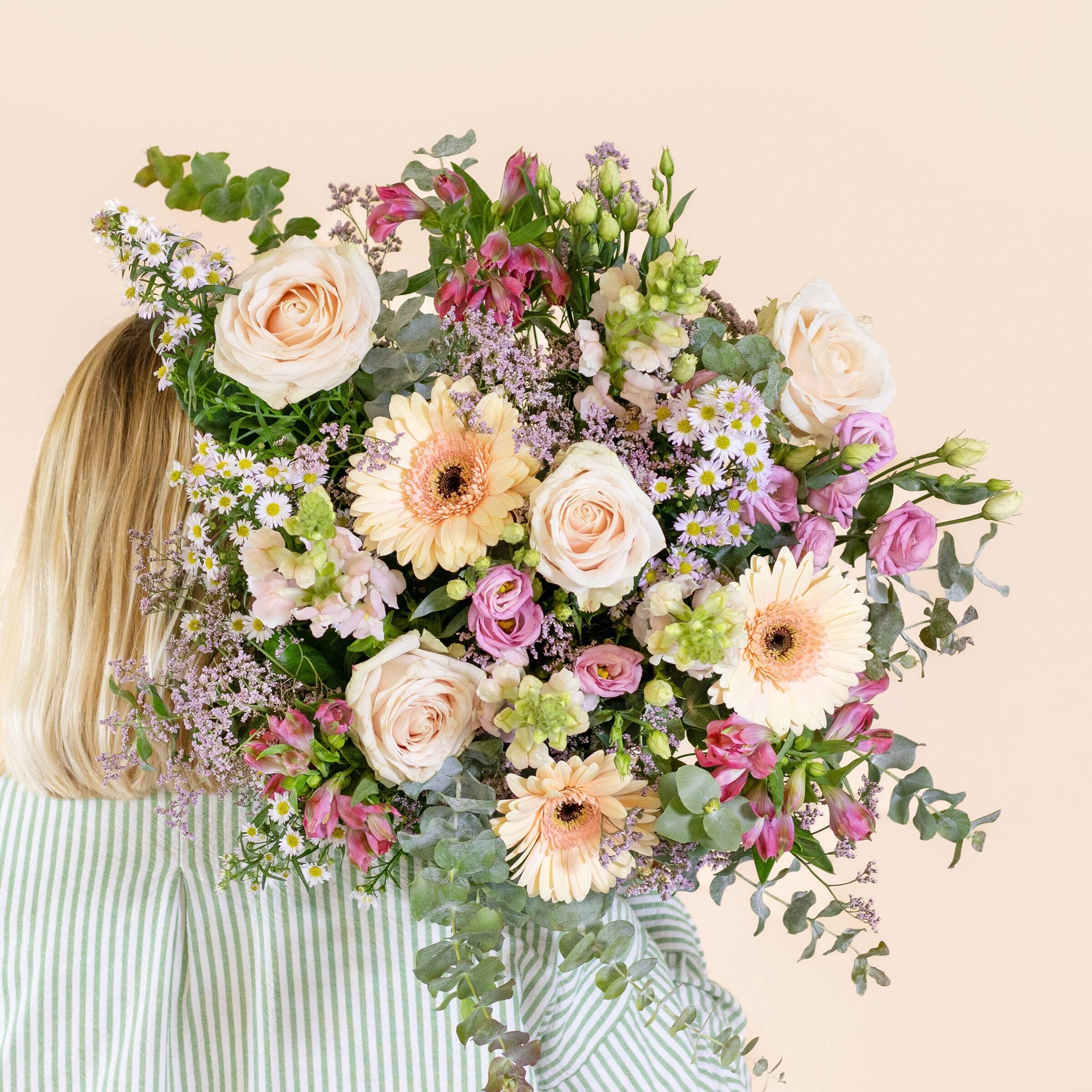 Blume, Blumen-Arrangement, Blumenstrauß, Rose, Florales Design, Blume, Blumen-Arrangement, Blumenstrauß, Rose, Florales Design, Blume, Blumen-Arrangement, Blumenstrauß, Rose, Florales Design, Blumenstrauß, Rosen, Gerbera, Pastellfarben, Grünpflanzen