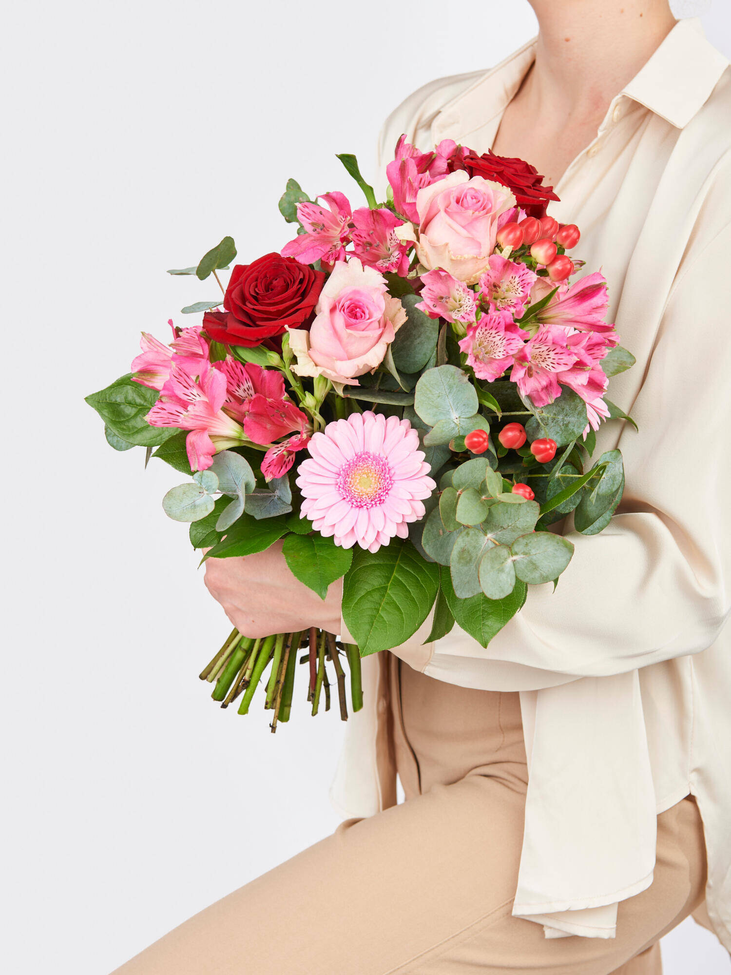 Herzliches Kompliment mit Schlumberger Sekt - Hauptblüte: Alstromerien, Germini, Rosen - Hauptfarbe: Pink, Rosa, Rot