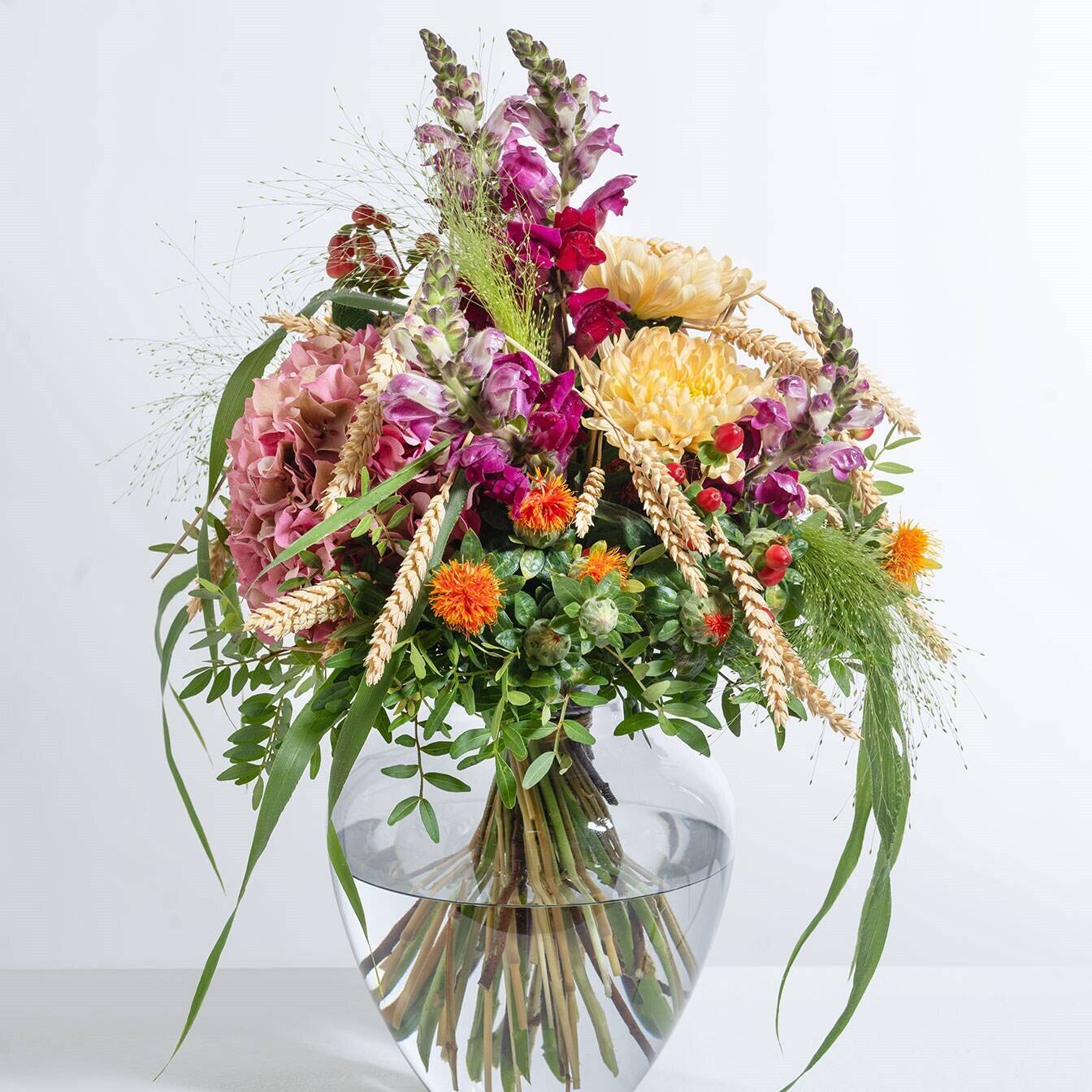 Blume, Blumen-Arrangement, Pflanze, Blumenstrauß, Florales Design, Blumenstrauß, Gläserne Vase, gemischte Blumen, Samenstände, Grünzeug, blumenstrauß, glas vase, saisonstrauß, getrocknete anordnung, gemischtes grün