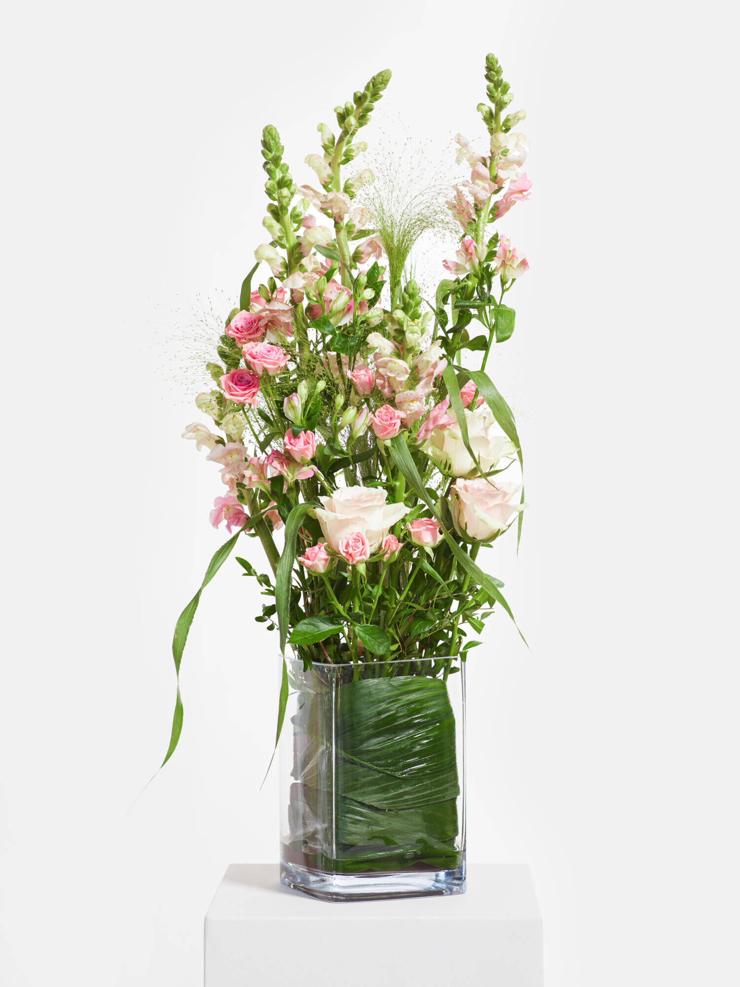 Berührende Momente - Hauptblüte: Alstromerien, Rosen - Hauptfarbe: Rosa