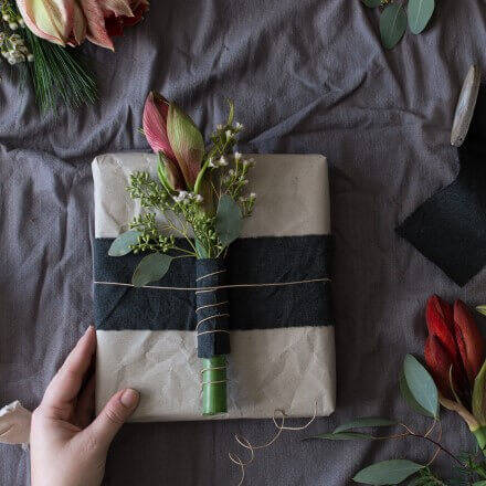 die fertige Geschenkverpackung mit Amaryllis