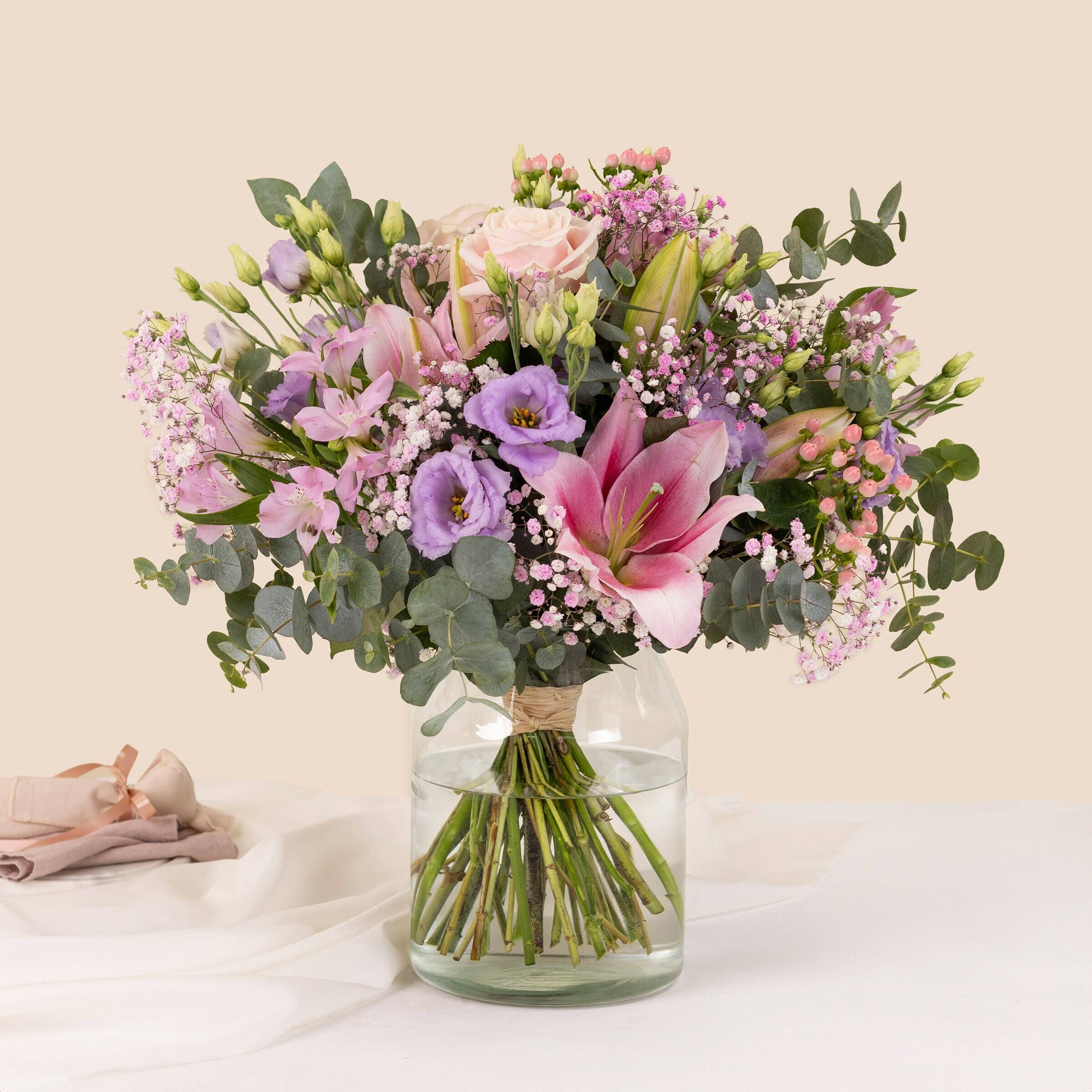 Blume, Blumen-Arrangement, Pflanze, Blumenstrauß, Florales Design, Blume, Blumen-Arrangement, Pflanze, Blumenstrauß, Florales Design, Blume, Blumen-Arrangement, Pflanze, Blumenstrauß, Florales Design, Blumenstrauß, Blumen, Pink, Glasvase, Grünes Blattwerk