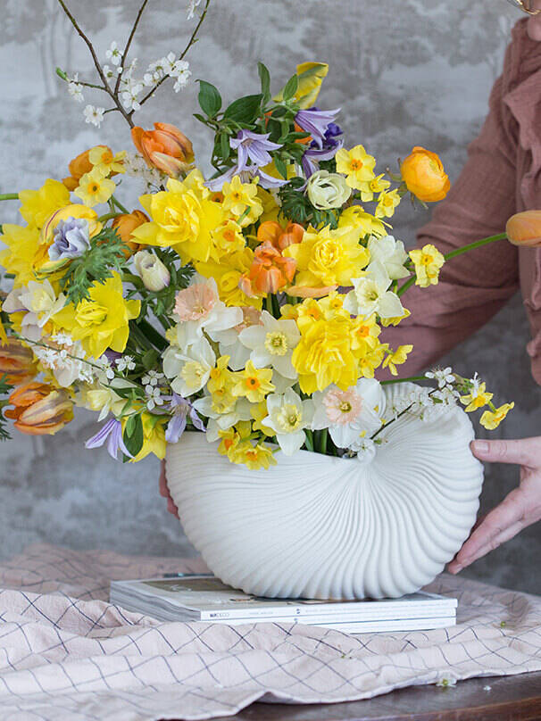 Narzissen Frühlingsbouquet in edler Vase