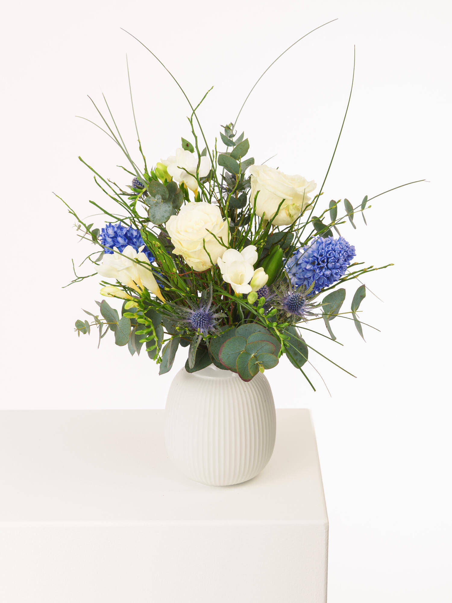 Märchenhaft - Hauptblüte: Freesien, Hyazinthen, Rosen - Hauptfarbe: Blau, Weiß