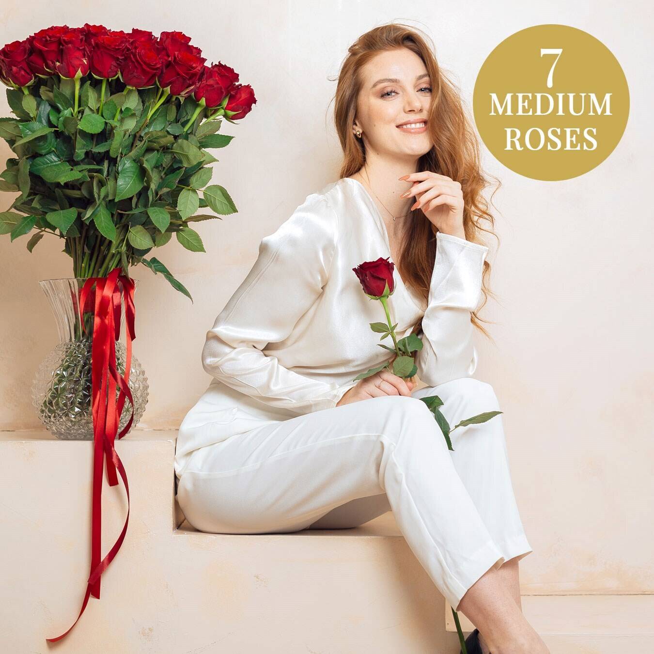 Person, Sitzen, Blumenstrauß, Rose, Frau, Person, Sitzen, Blumenstrauß, Rose, Frau, Person, Sitzen, Blumenstrauß, Rose, Frau, Person, Sitzen, Blumenstrauß, Rose, Frau, Person, Sitzen, Blumenstrauß, Rose, Frau