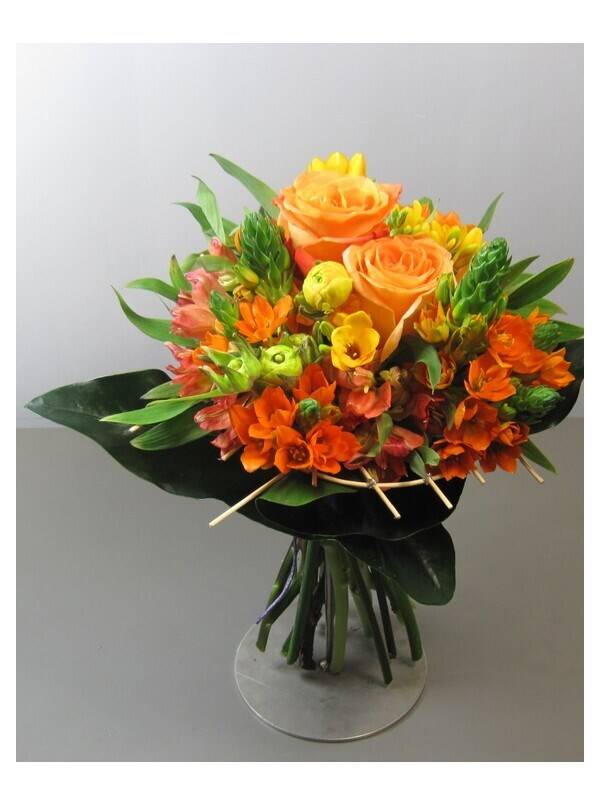 Blume, Blumen-Arrangement, Blumenstrauß, Florales Design, Rose, Blume, Blumen-Arrangement, Blumenstrauß, Florales Design, Rose, Blume, Blumen-Arrangement, Blumenstrauß, Florales Design, Rose, Blumenstrauß, Blumen, orange Rosen, gemischter Strauß, Stängel