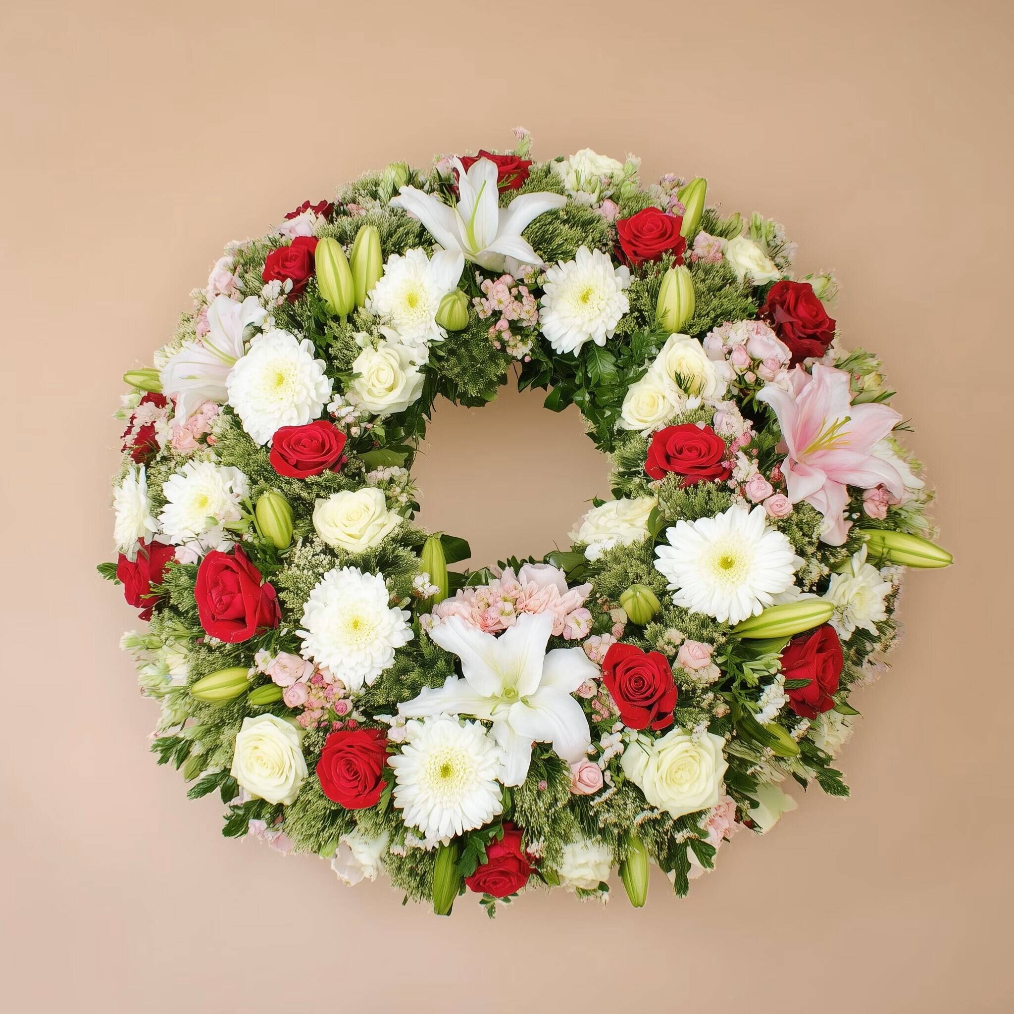 Blumenkranz, Blumenanordnung, Rote und weiße Blüten, Frühlingsstrauß, Grünzeug, Blumenkranz, Blumenanordnung, rote Rosen, weiße Lilien, Gänseblümchen/Dälien?, Blumenkranz, Blumenanordnung, Rosen, Lilien, weiße Blumen