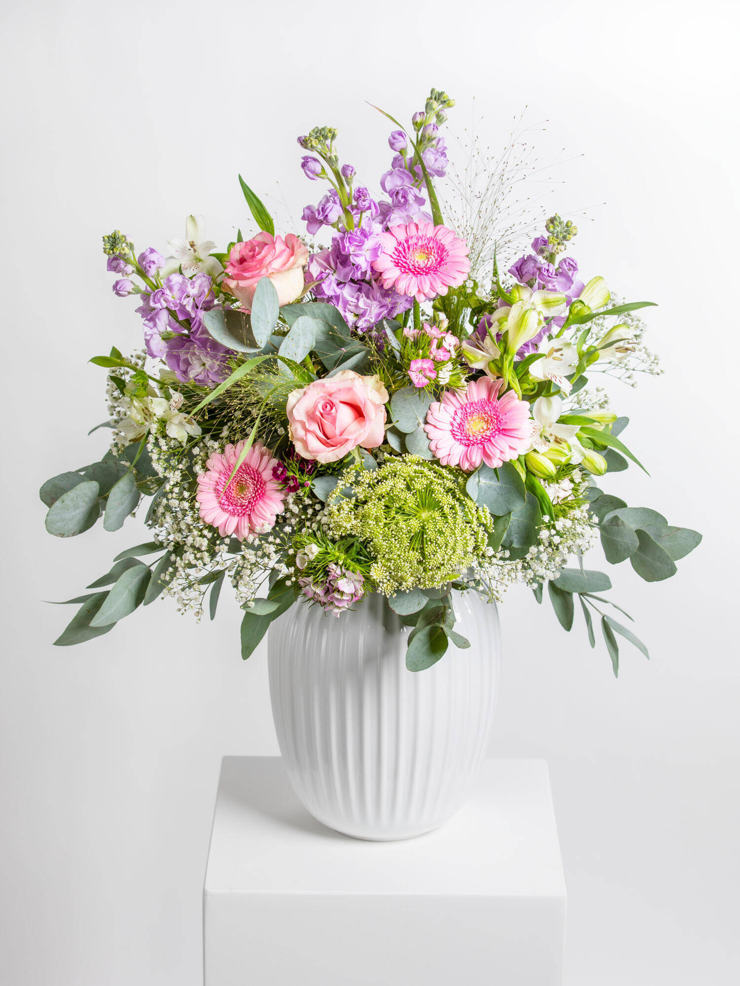 Sweet Romance - Hauptblüte: Levkojen, Rosen - Hauptfarbe: Rosa, Violett