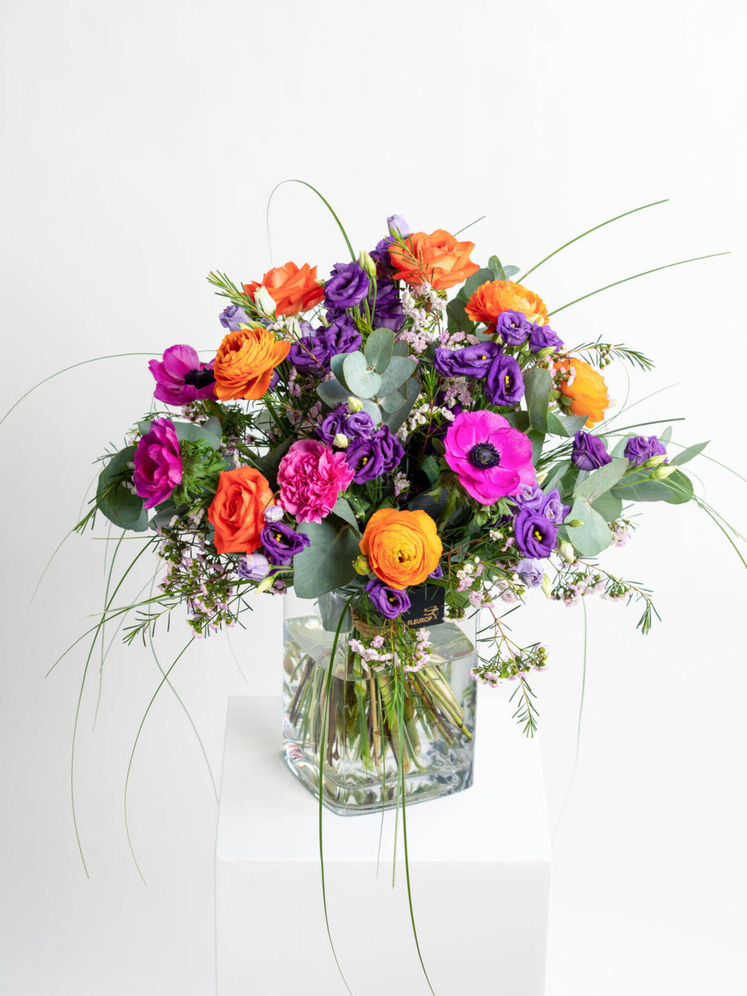 Freudige Umarmung - Hauptblüte: Eustoma, Nelken, Ranunkeln, Rosen - Hauptfarbe: Orange, Pink, Violett