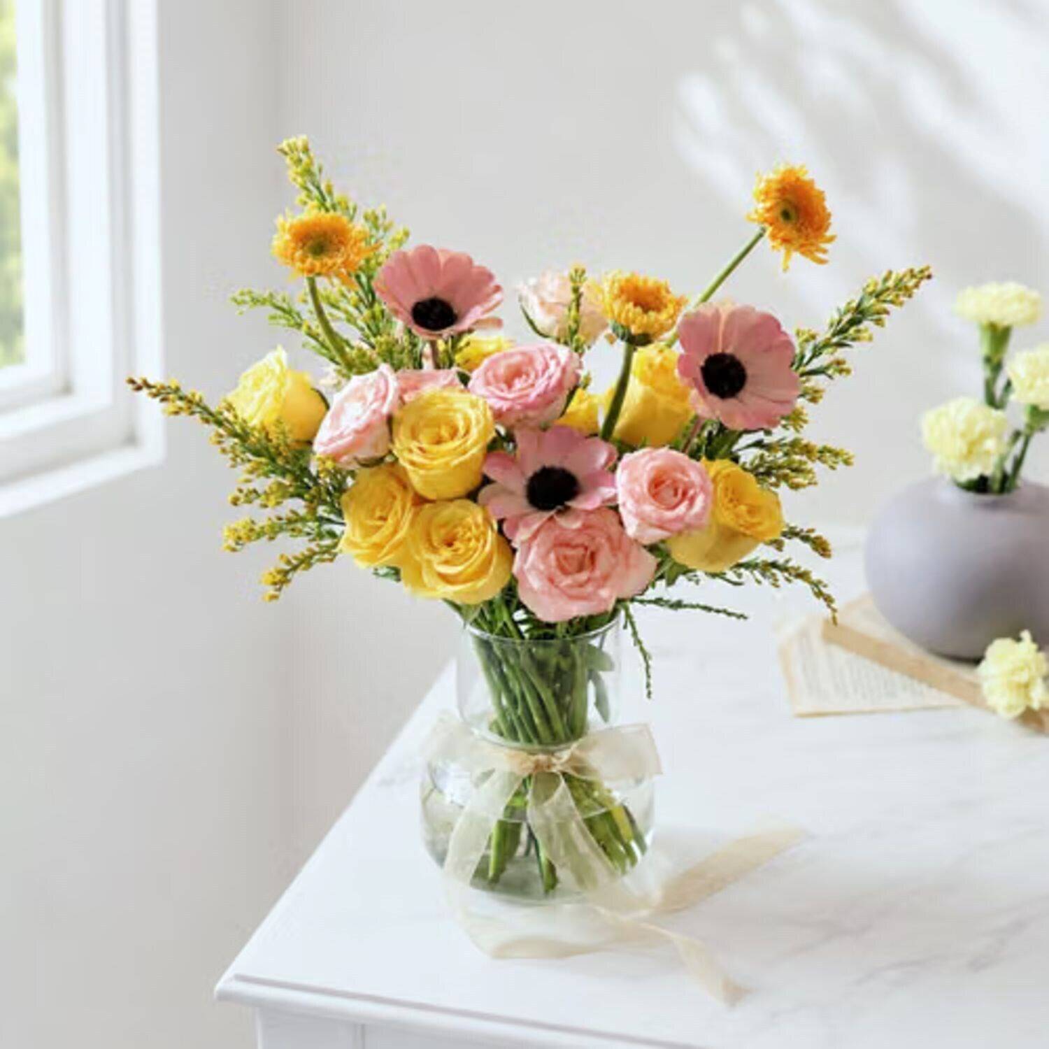blumenstrauß, rosen, Pfingstrosen, gelb pink, glasvase, Blumenstrauß, Rosenstrauß, Pink Gelb Blumen, Glasvase, Tischdekoration, Blumenstrauß, Rosen, Pfingstrosen, Glasvase, gelbe pinke orange Blüten