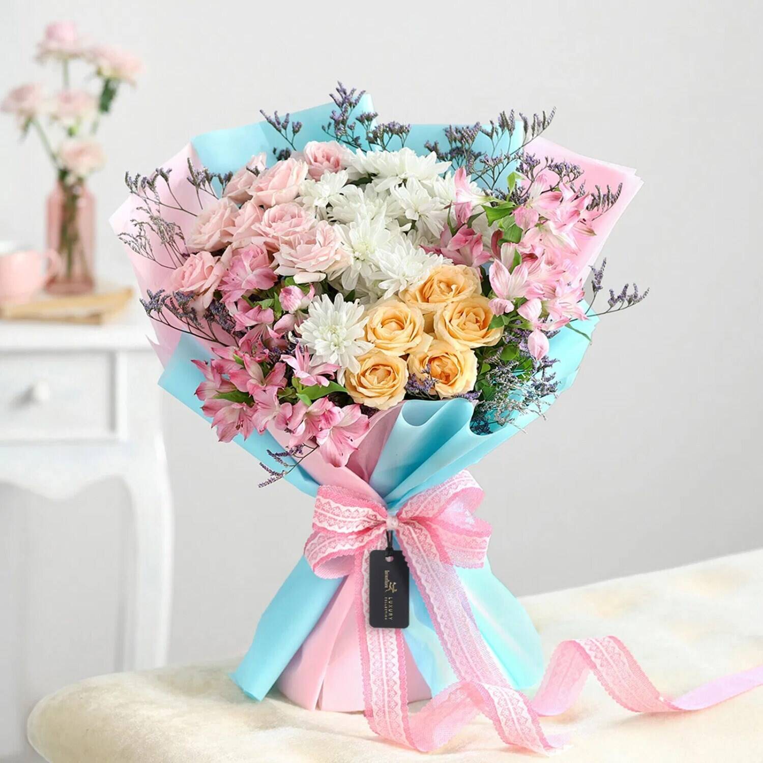 blumen, Blumenstrauß, Rosen, Pastell, Geschenk, Blumenstrauß, Pfirsichrosen, Dahlien, Pastellstrauß, Geschenkstrauß, Blumenstrauß, Blüten, Blumenanordnung, Rosen, Pastellfarben, Blumenstrauß, Pastellblumen, Rosen, Chrysanthemen, Verpackungsband