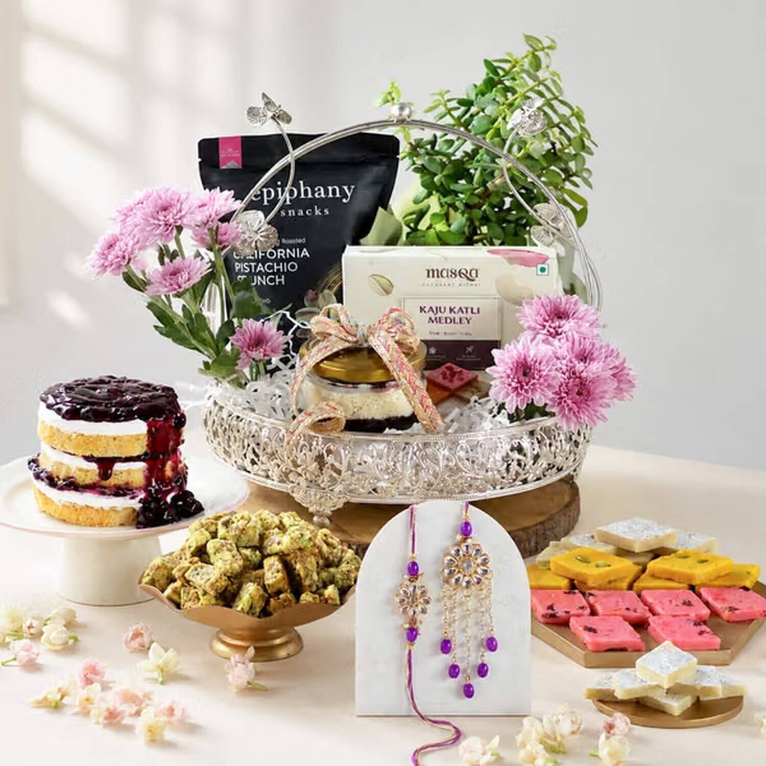Nachtisch, Torte, Kekse, Schmuck, Geschenkkorb, korb voller snacks, Kuchenplatte, Blumen, Schmuckdisplay, bunte Süßigkeiten, Geschenkkorb, Snacks, Kuchen, Schmuckdisplay, Blumen, Kuchen, funkelnd, Geschenke, Snacks, Schmuckdisplay