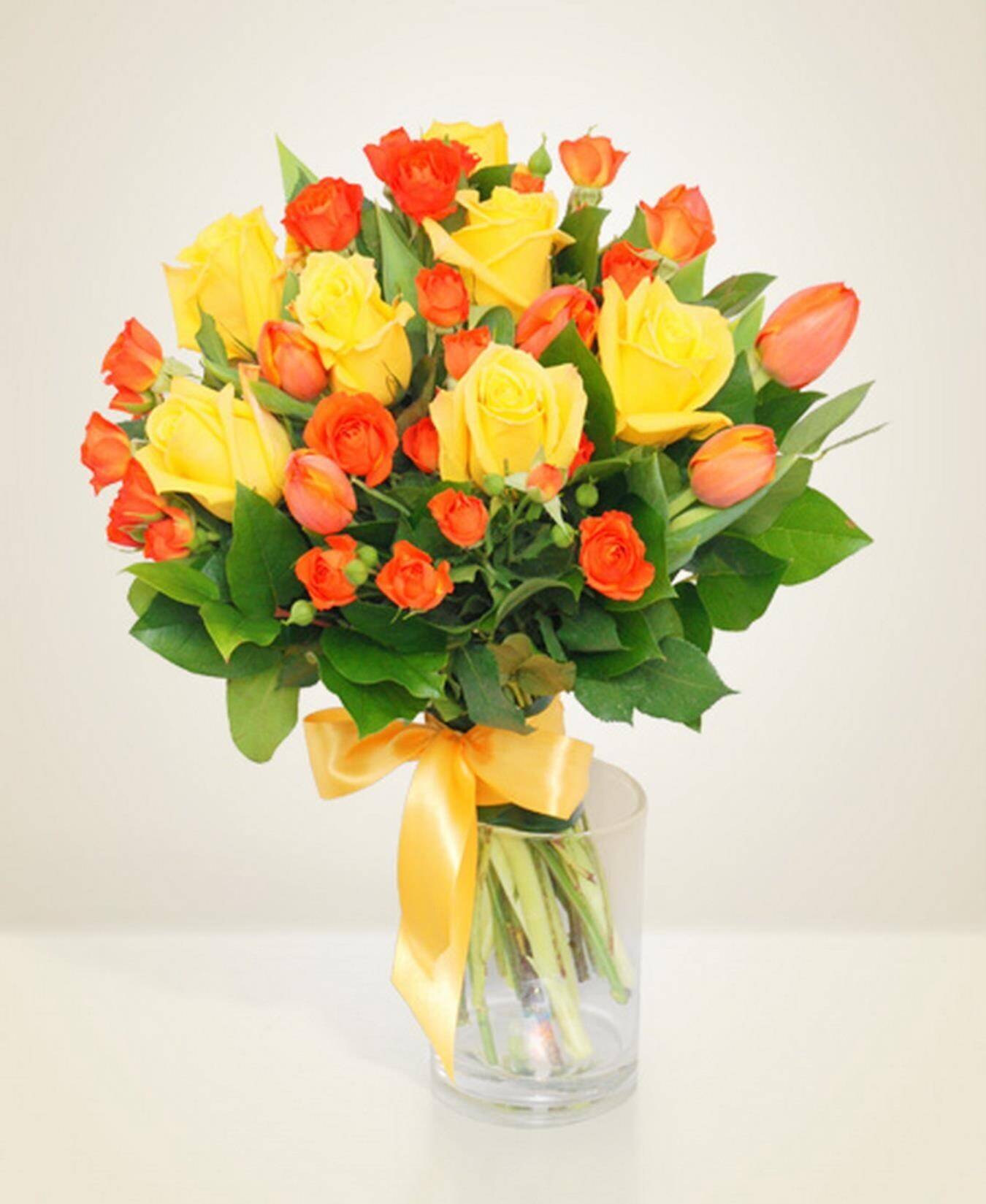 Blumenstrauß, gelbe Rosen, orange Rosen, Grünblätter, Glassvase, Blumenstrauß, Blumen, Rosen, Gelb, Orange, Blumenstrauß, Blüten, Rosen, gelb-orange, Glasvase
