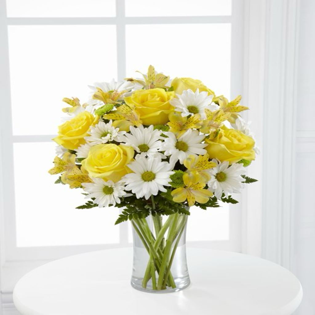 Blumen, Blumenstrauß, gelbe Rosen, Gänseblümchen, Glassvase, blumen, strauß, gelbe rosen, gänseblümchen, glasvase, gelbe rosen, weiße gänseblümchen, blumenstrauß, glasvase, tischdekoration