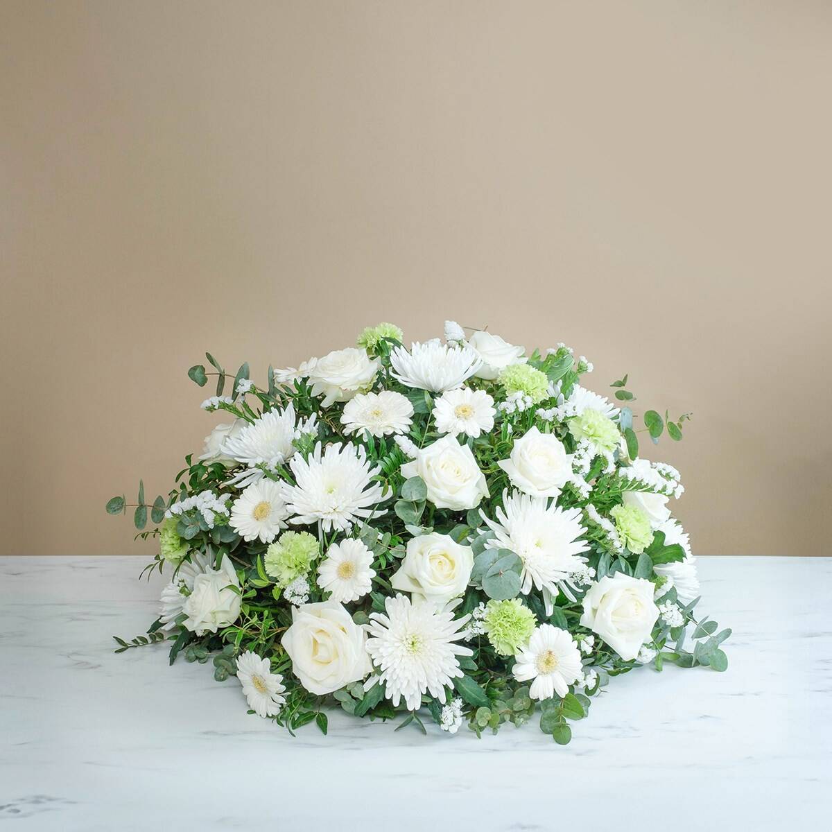 Funeral centrepiece in white tones