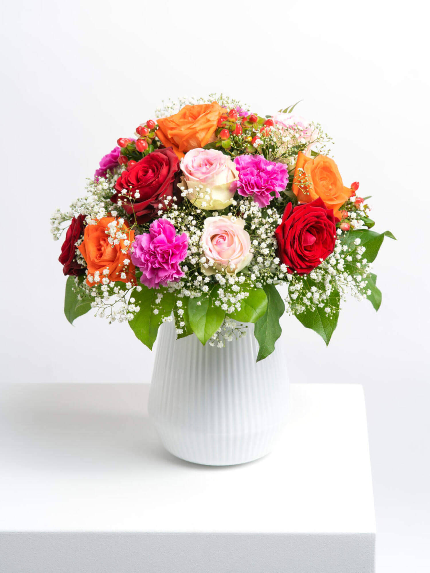 blumenstrauß, rosen, farbenprächtig, baby's breath, vasen