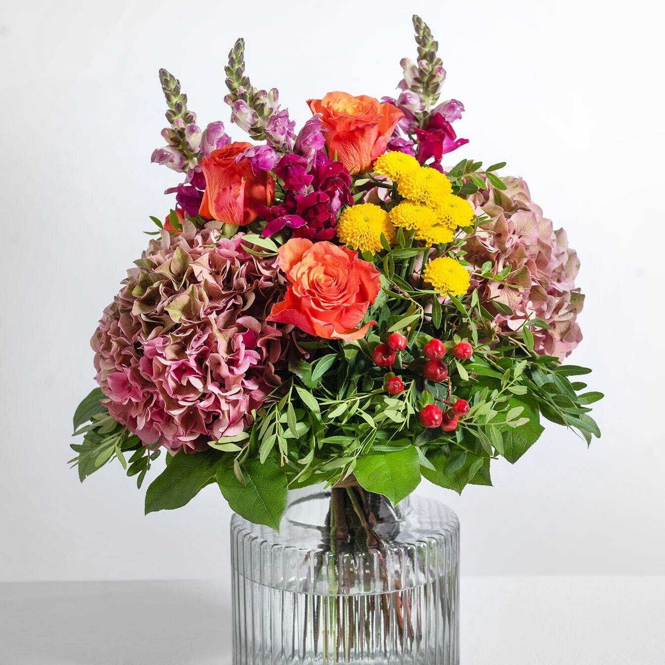 Blume, Blumen-Arrangement, Blumenstrauß, Florales Design, Grafiken, Blume, Blumen-Arrangement, Blumenstrauß, Florales Design, Grafiken, Blumenstrauß, Rosen, Gelbe Chrysanthemen, Hydrangea, Glasvase
