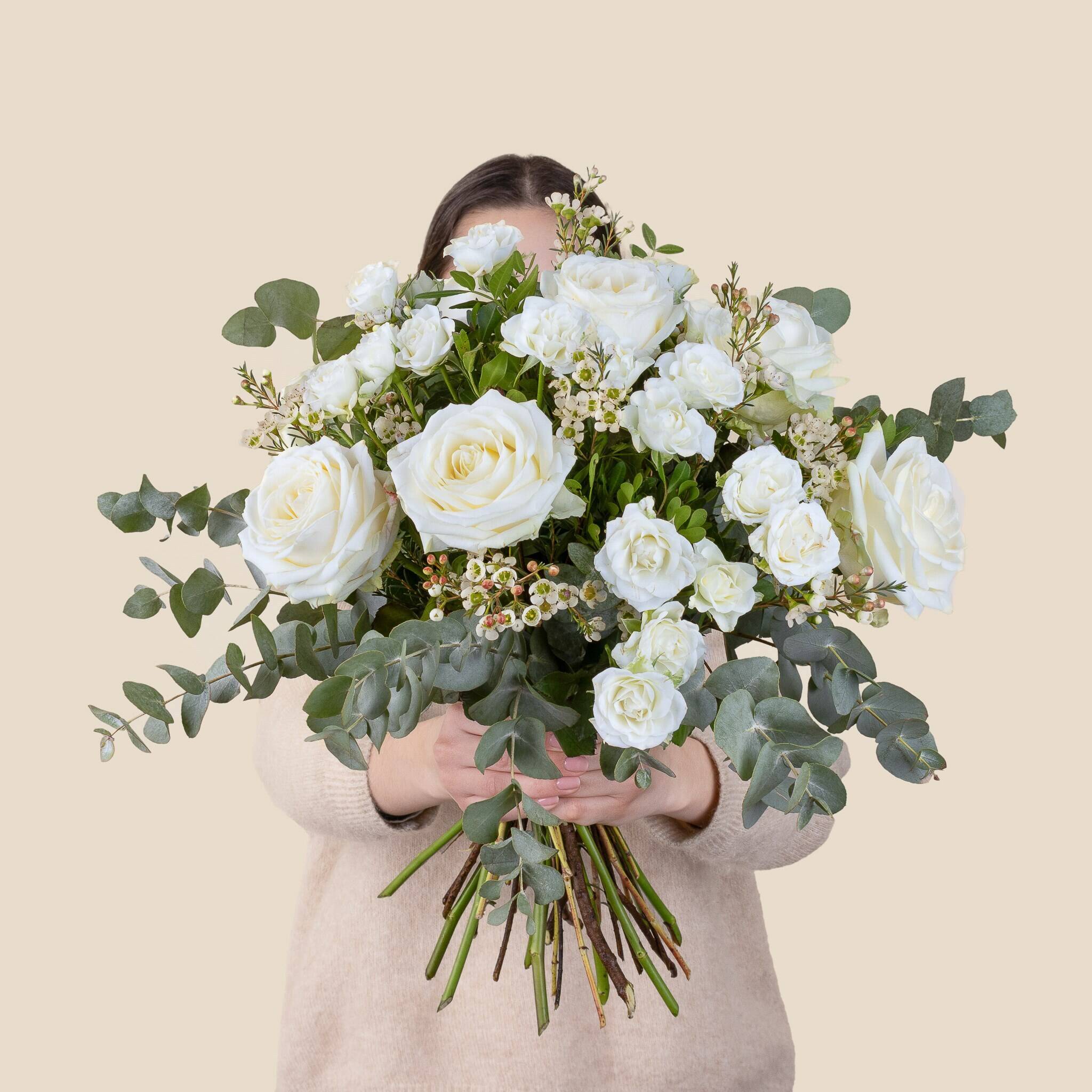 Blume, Blumen-Arrangement, Blumenstrauß, Rose, Florales Design, Blume, Blumen-Arrangement, Blumenstrauß, Rose, Florales Design, Blume, Blumen-Arrangement, Blumenstrauß, Rose, Florales Design, blumen, Blumenstrauß, weiße Rosen, grünes Laub, Glasvase