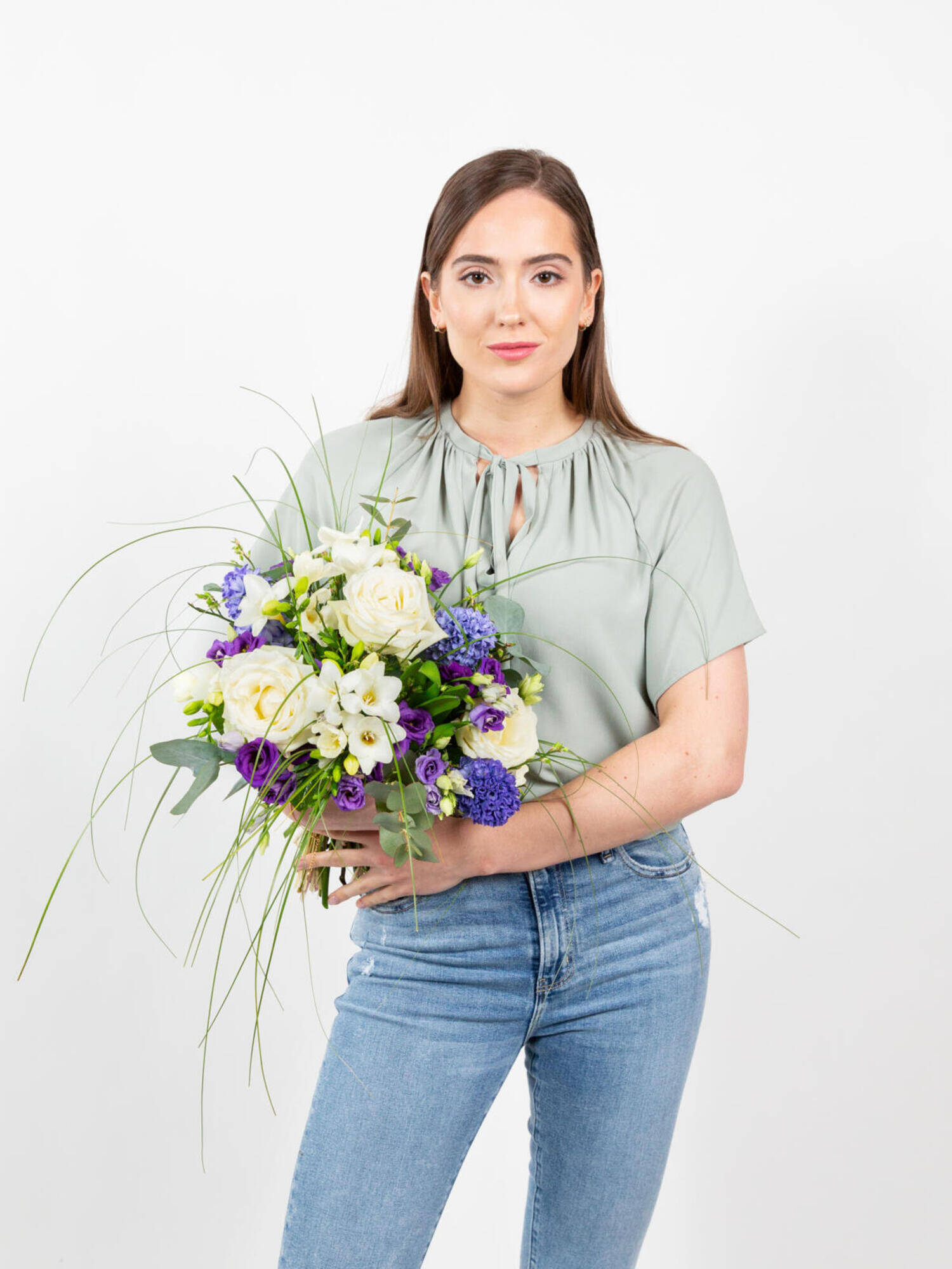 Fairytale - Main Colors: BLUE, WHITE - Main Flowers: FREESIA, HYACINTHS, ROSES