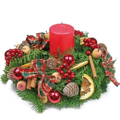 Adventskranz, rote Kerze, Kiefernnadeln, Grünnadeln, getrocknete Orangenscheiben, Weihnachtsmittelstück, Adventskränze, rote Kerze, Kiefernholz Zapfen, Zitronenscheiben, Adventskranz, rote Kerze, Kieferzapfen, Zimtstangen, getrocknete Orange, Grünzeug