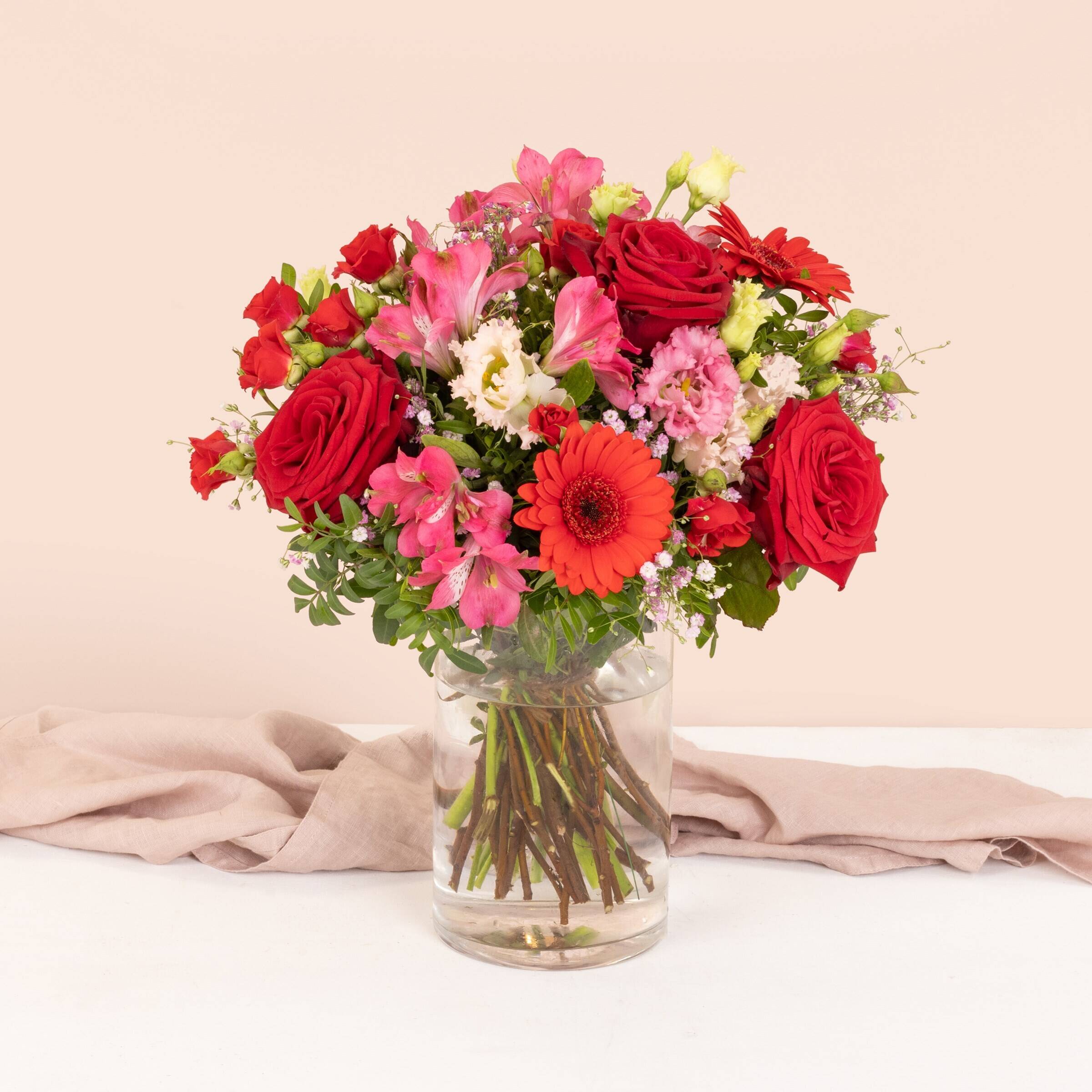 Blume, Blumen-Arrangement, Blumenstrauß, Florales Design, Rose, Blume, Blumen-Arrangement, Blumenstrauß, Florales Design, Rose, Blume, Blumen-Arrangement, Blumenstrauß, Florales Design, Rose, Blumenstrauß, rote Rosen, Gerbera, pinke Lilien, Glassvase