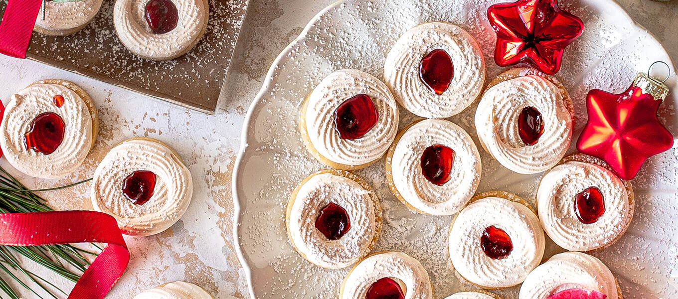 Fertige Weihnachtsplätzchen.