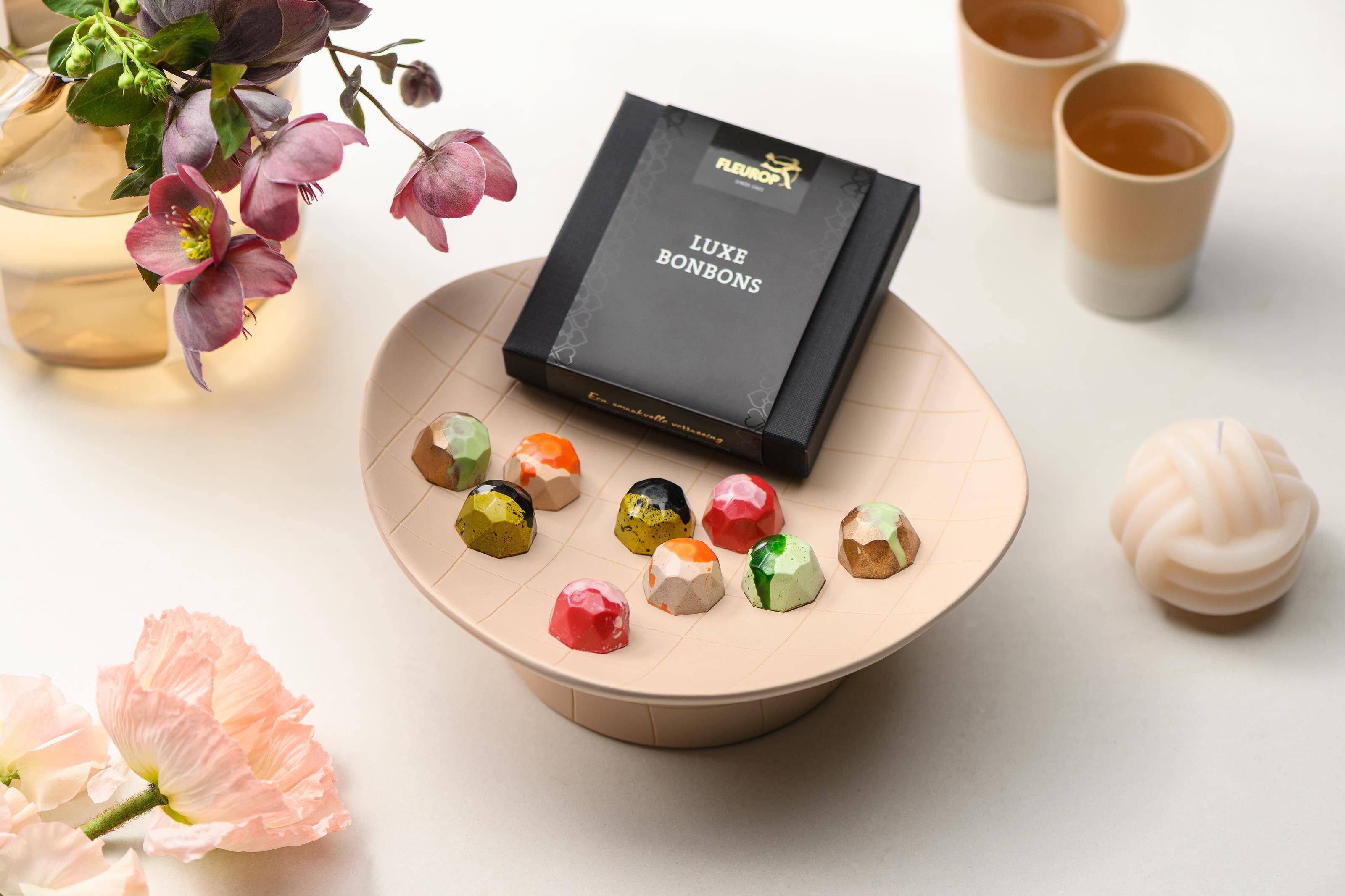 Präsentation des Essens, Tasse, Teller, Blume, Rose, Präsentation des Essens, Tasse, Teller, Blume, Rose, Präsentation des Essens, Tasse, Teller, Blume, Rose, Präsentation des Essens, Tasse, Teller, Blume, Rose