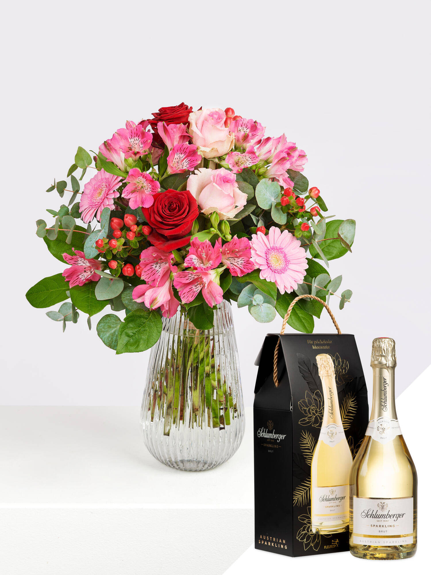 Herzliches Kompliment mit Schlumberger Sekt - Hauptblüte: Alstromerien, Germini, Rosen - Hauptfarbe: Pink, Rosa, Rot