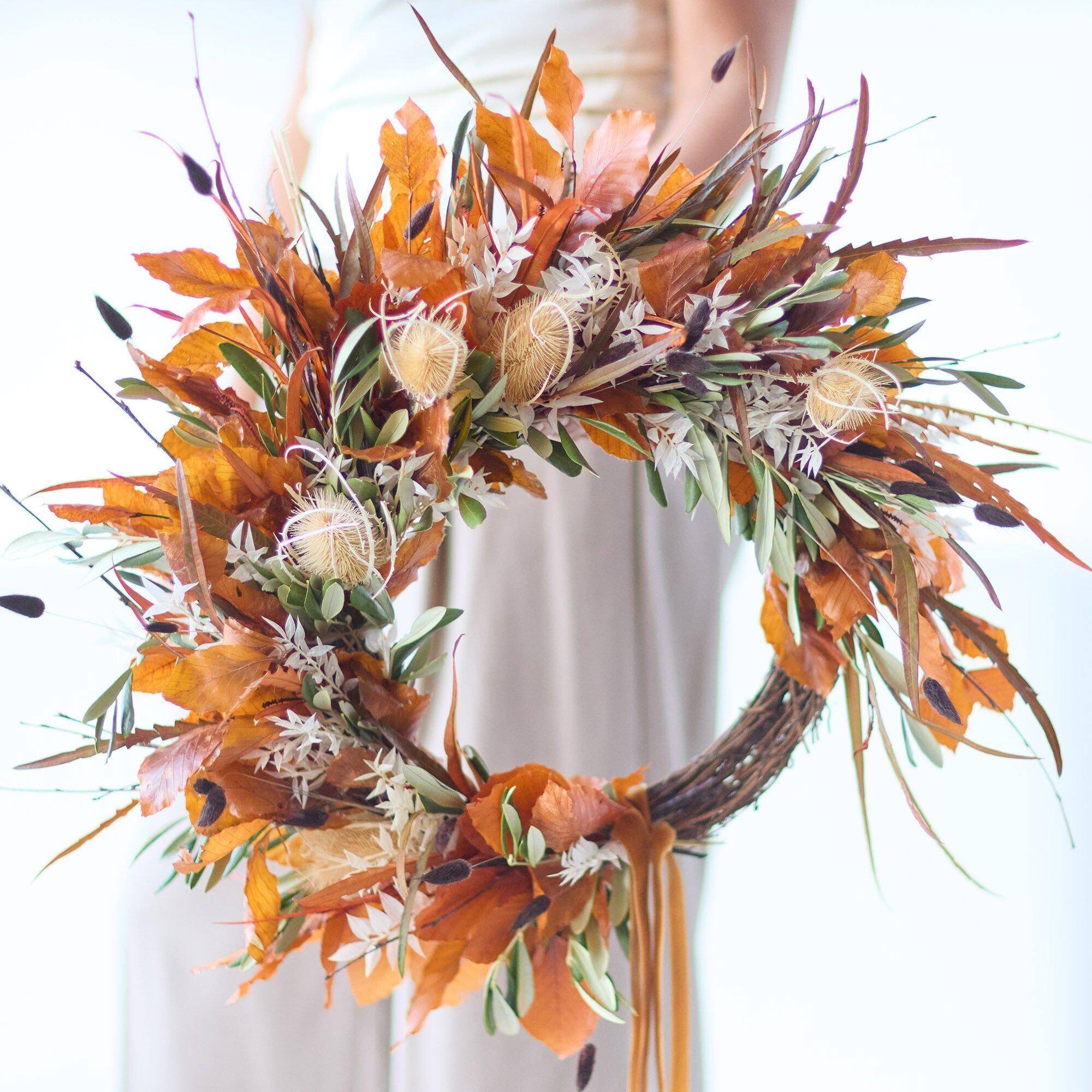 Blumenstrauß, Kranz, getrocknete Blumen, Herbstfarben, Olivenblätter, Blumenstrauß, Kranz, Herbstlaub, getrocknete Blumen, Herbstfarben, Blumenstrauß, Herbst, getrocknete Blumen,  Kranz, Florale Anordnung