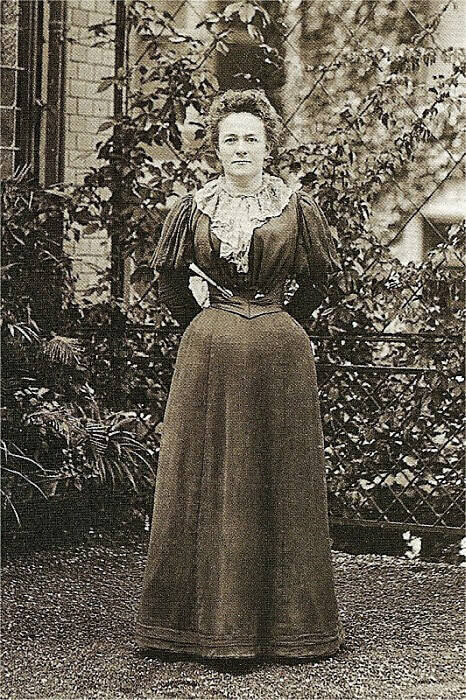 Schwarz-Weiß Foto der deutschen Sozialistin Clara Zetkin