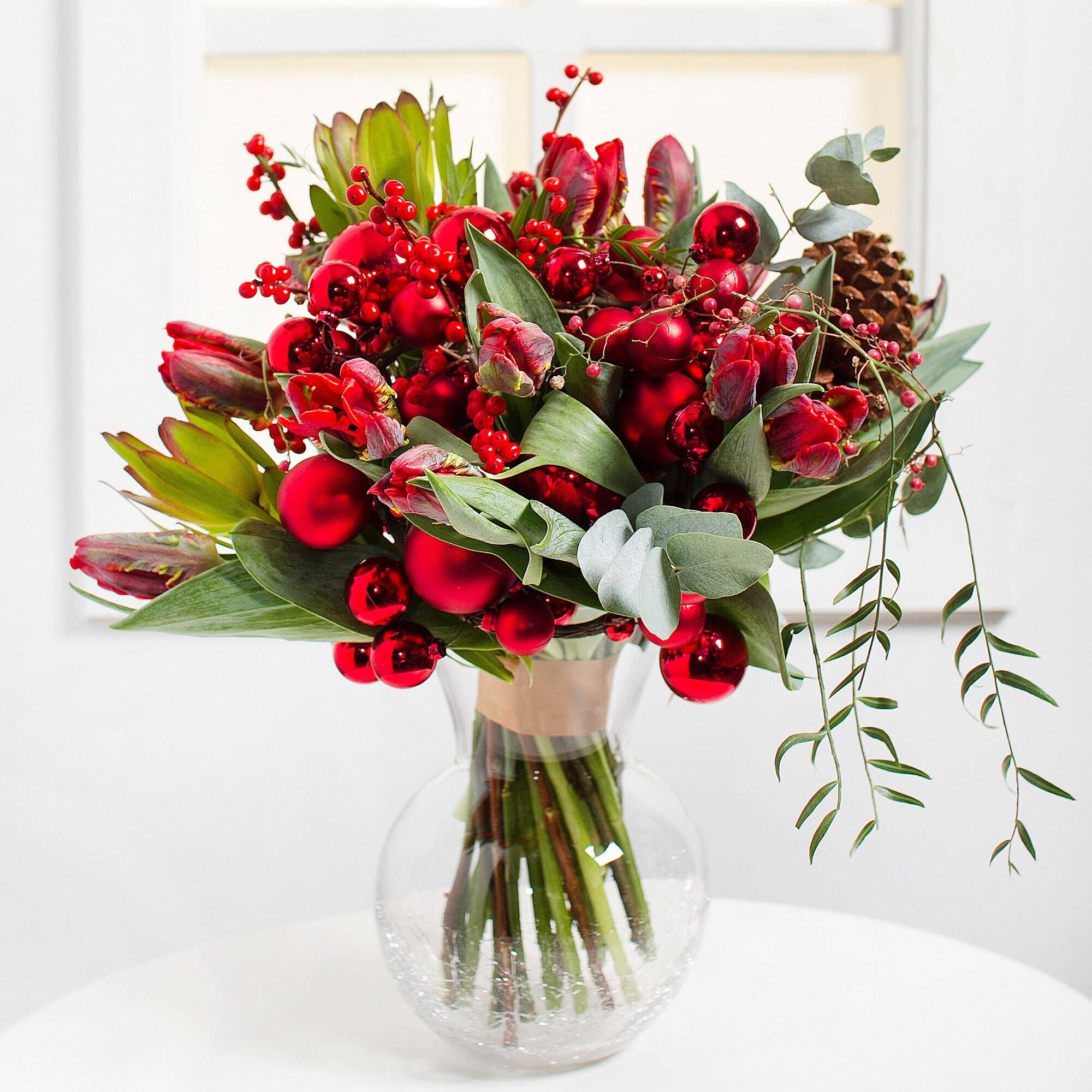Blume, Blumen-Arrangement, Pflanze, Blumenstrauß, Florales Design, Blume, Blumen-Arrangement, Pflanze, Blumenstrauß, Florales Design, Blume, Blumen-Arrangement, Pflanze, Blumenstrauß, Florales Design, Blumenstrauß, Rosen, rote Beeren, Grünzeug, Glasz vase