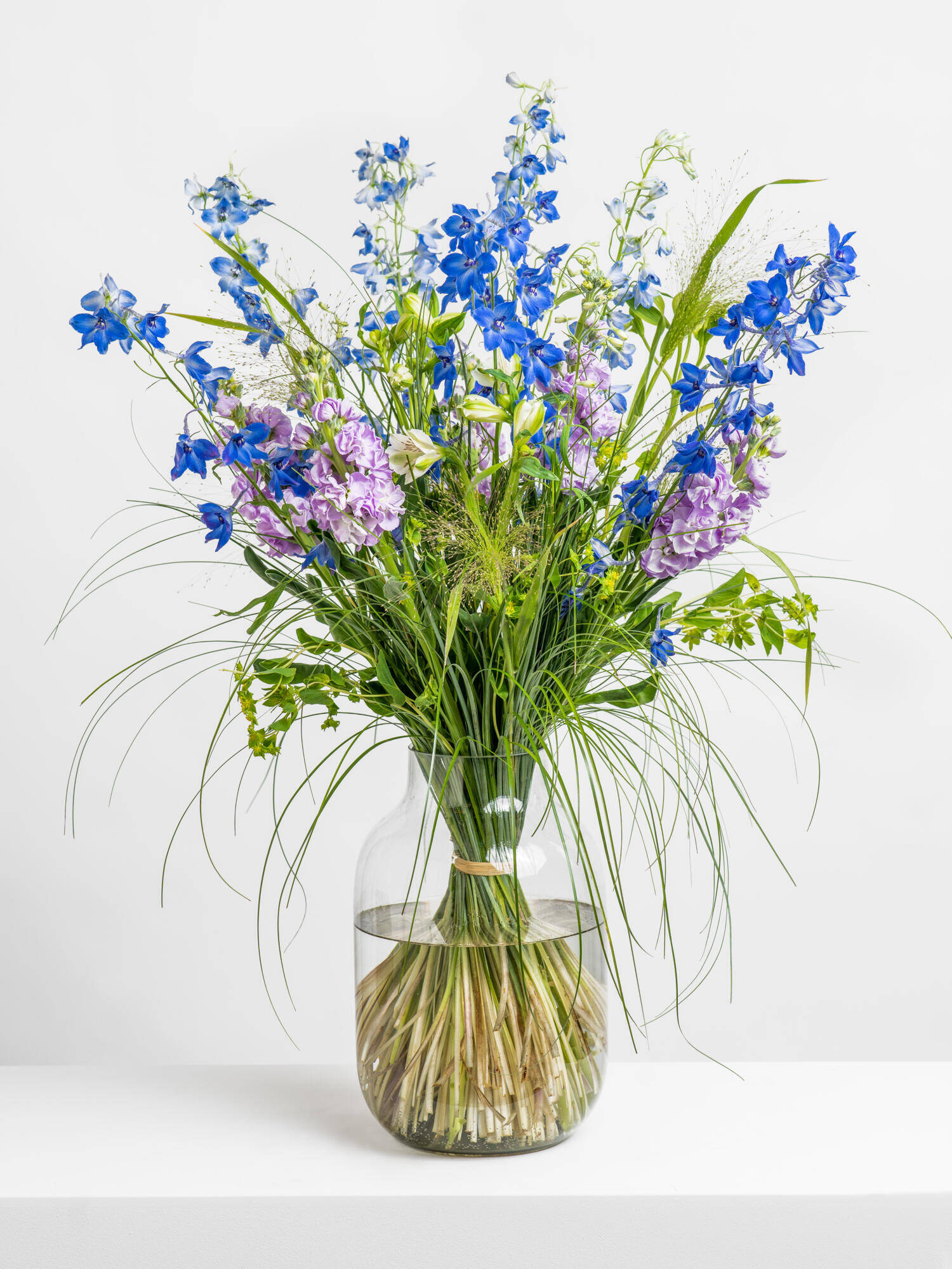 Blumenmeer - Hauptblüte: Alstromerien, Levkojen - Hauptfarbe: Blau, Violett