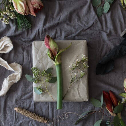 Material für die Geschenkverpackung mit Amaryllis