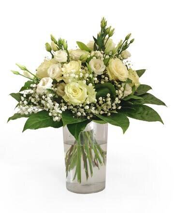 Blumen, Bouquet, Weiße Rosen, Gladiolen, Schleierkraut, Blumenstrauß, weiße Rosen, Schaumperlenzier, grünes Blattwerk, Glasvase