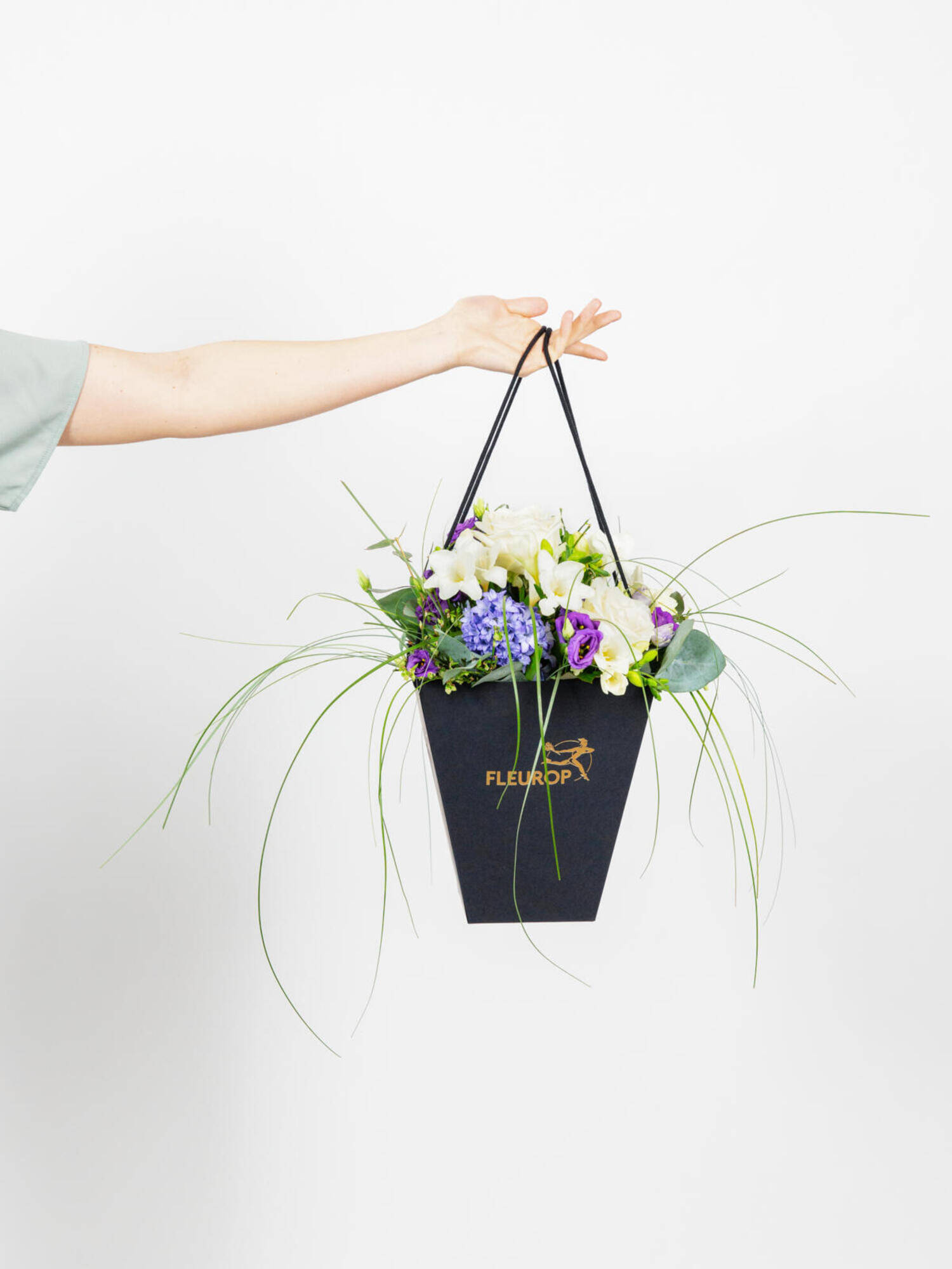 Märchenhaft - Hauptblüte: Freesien, Hyazinthen, Rosen - Hauptfarbe: Blau, Weiß