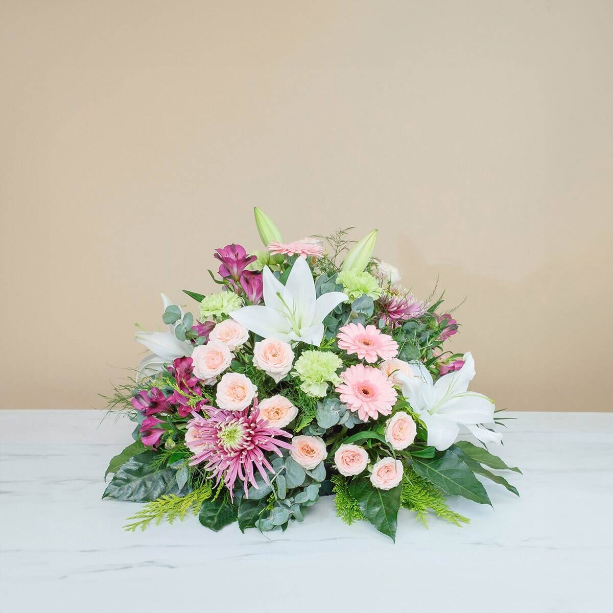 Funeral composition in delicate pink tones