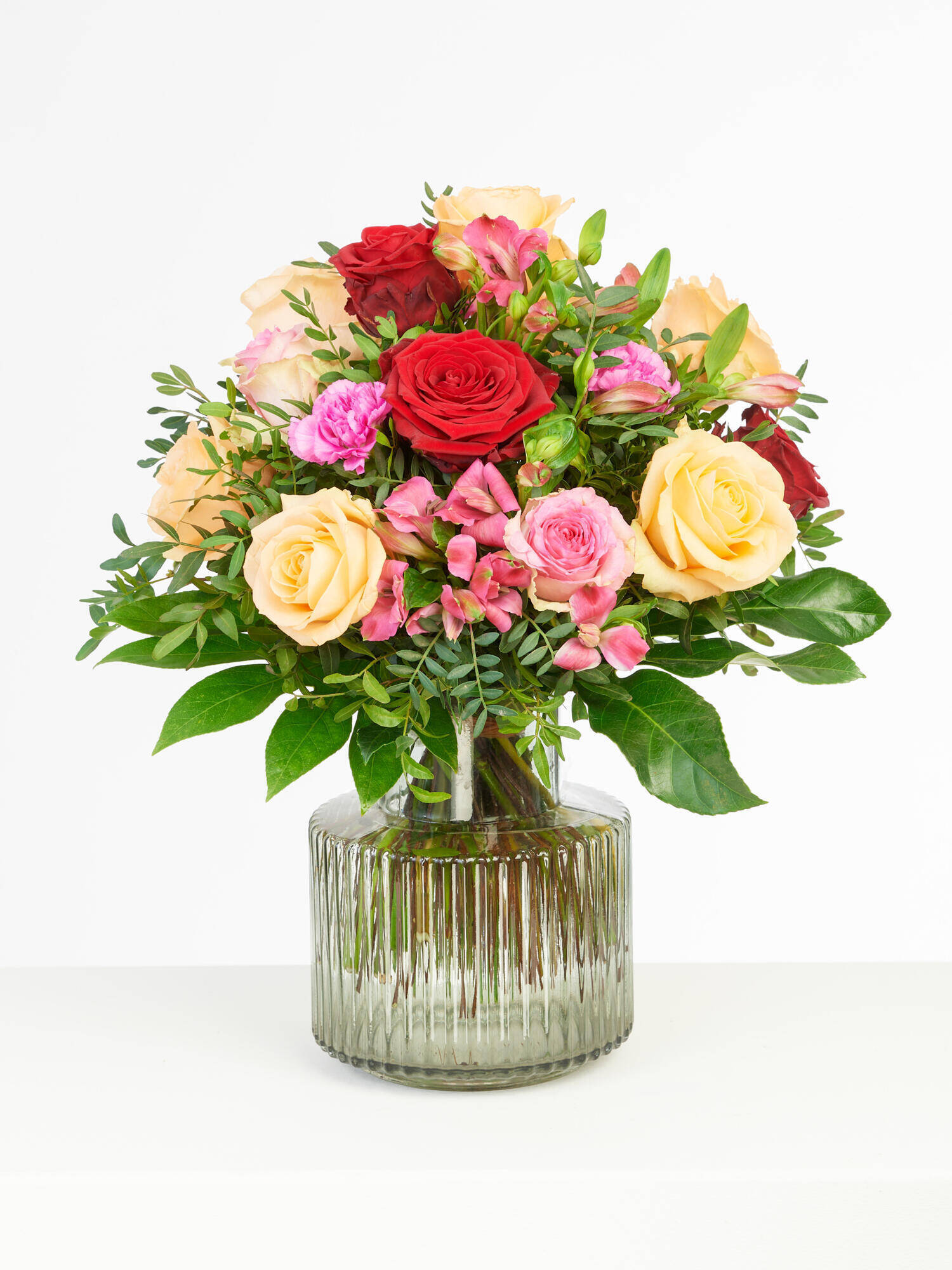 Herzensfreude - Hauptblüte: Alstromerien, Nelken, Rosen - Hauptfarbe: Apricot, Pink, Rosa, Rot