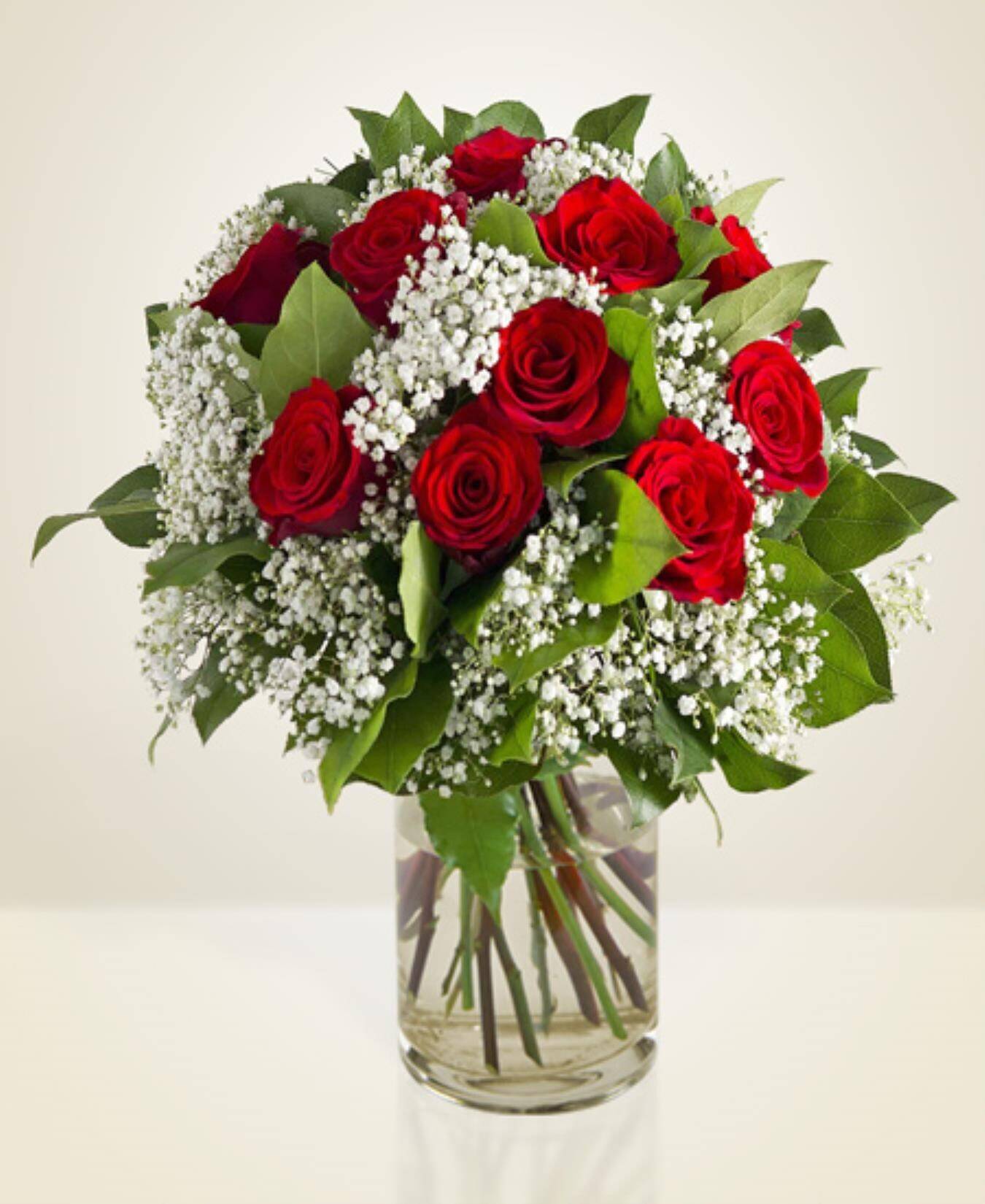 Blume, Blumen-Arrangement, Blumenstrauß, Rose, Florales Design, Blume, Blumen-Arrangement, Blumenstrauß, Rose, Florales Design, Blume, Blumen-Arrangement, Blumenstrauß, Rose, Florales Design, rote Rosen, Blumenstrauß, Baby-Teders?, grünes Laub, Glasvase