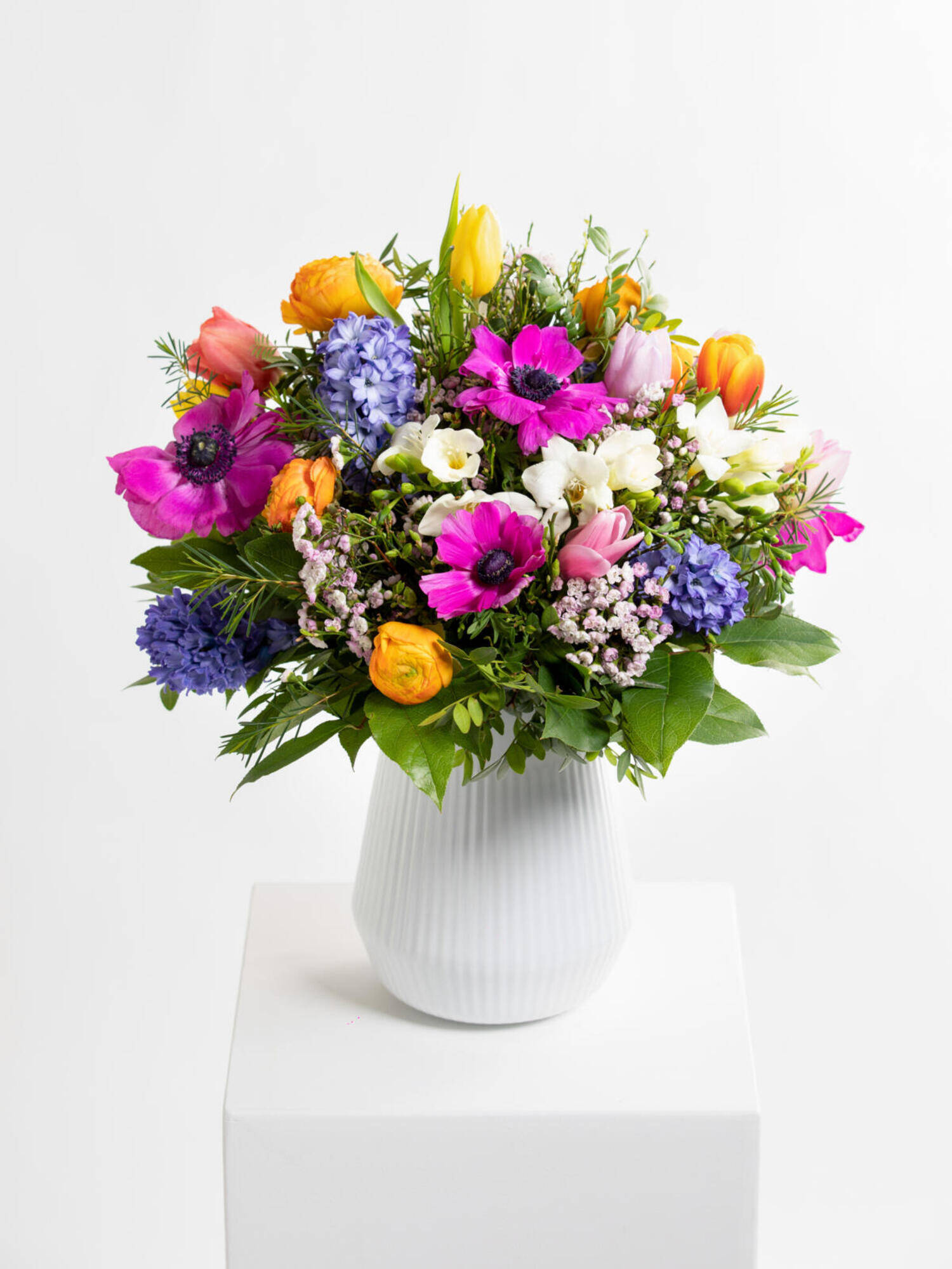 Colourful Joy - Main Colors: VARICOLORED - Main Flowers: FREESIA, HYACINTHS, RANUNCULI, TULIPS