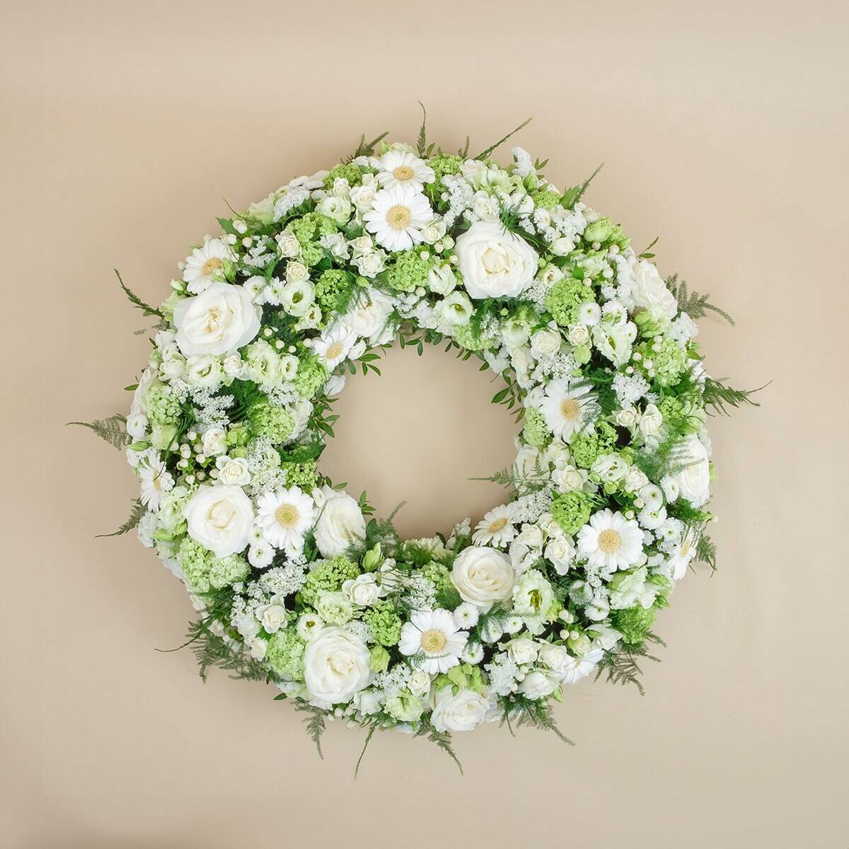 Kranz, Blumenkranz, weiß, grün, rosen,  Blumenkränze, weiße Blumen, Gänseblümchen, Rosen, Grünpflanzen, Kranz, Blumen, Weiß, Grün, Blumenarrangement