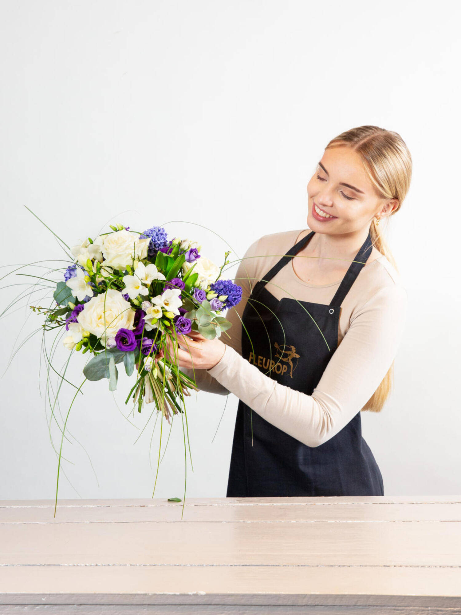 Märchenhaft - Hauptblüte: Freesien, Hyazinthen, Rosen - Hauptfarbe: Blau, Weiß