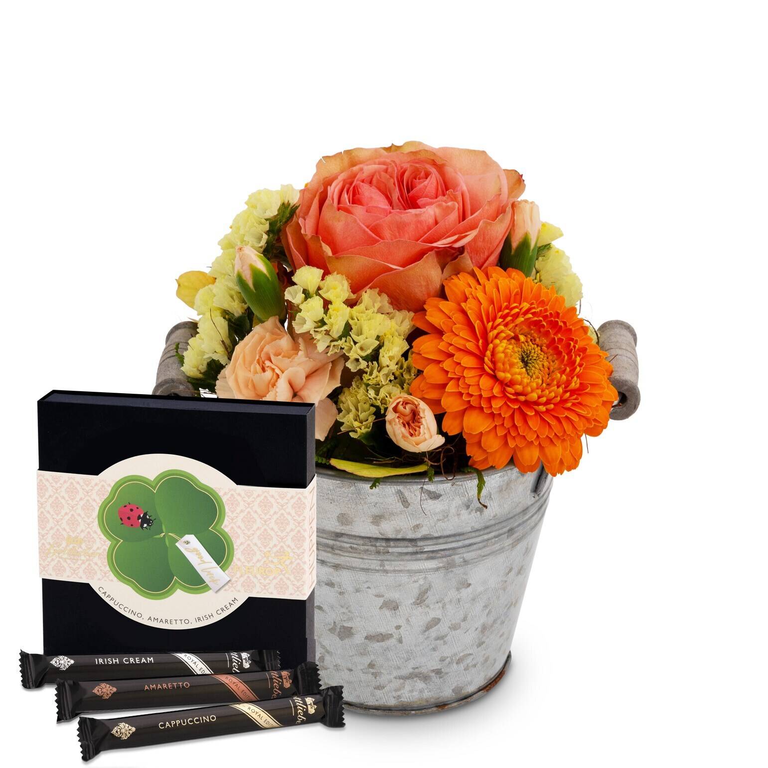 Blumenstrauß, orange Gerbera, rosa Rosen, gelbes Füllkraut, Metallkübel, blumenstrauß, orange gerbera, rosa rosé, creme spritz, metalltrommel, Blumenstrauß, orange Gerbera, rosa Rosen, gelbe Statice, metall. Eimer